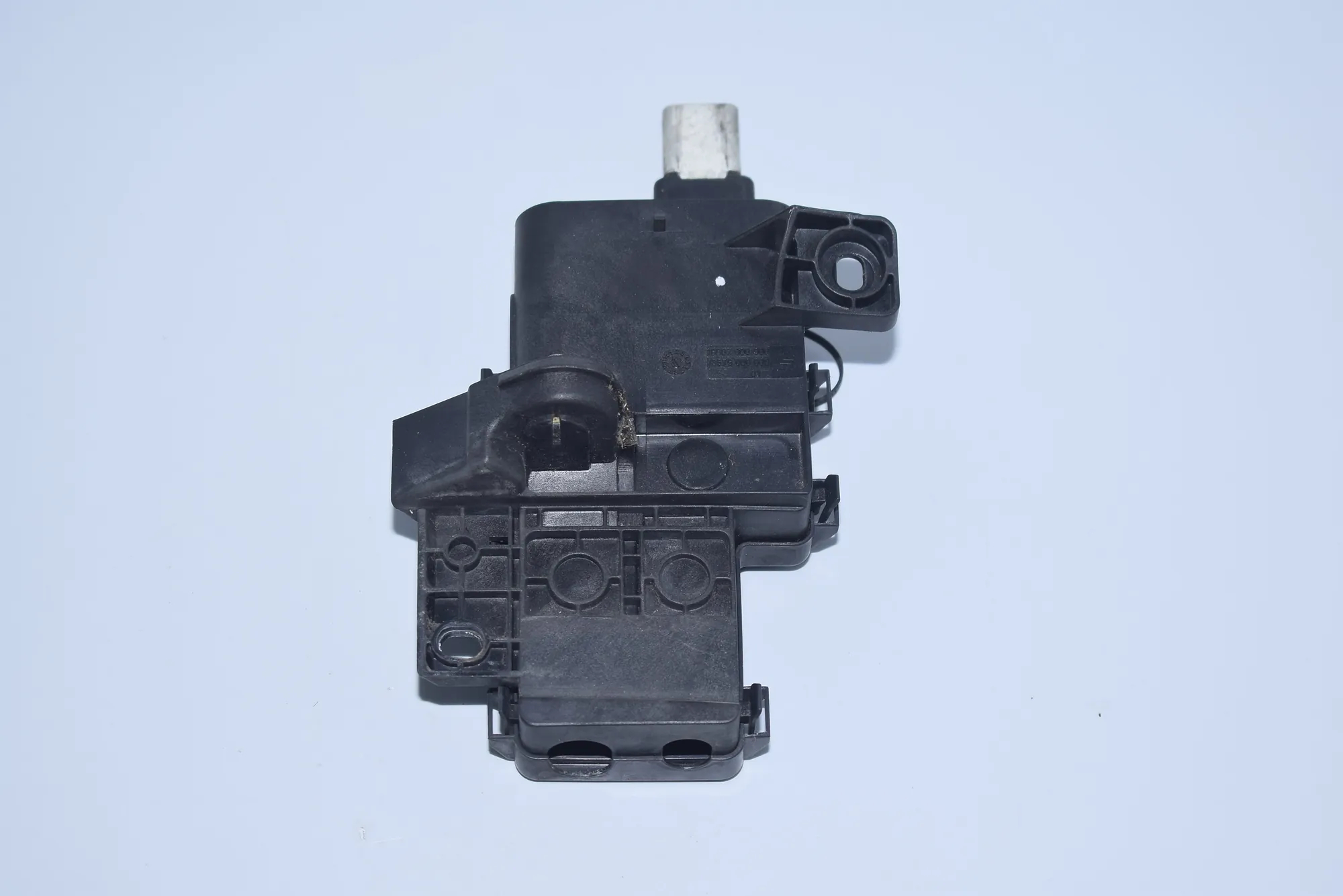 Fuse Box – OEM 8387568 · BMW 7 (E65, E66, E67) 745 i, Li 2002 – 4