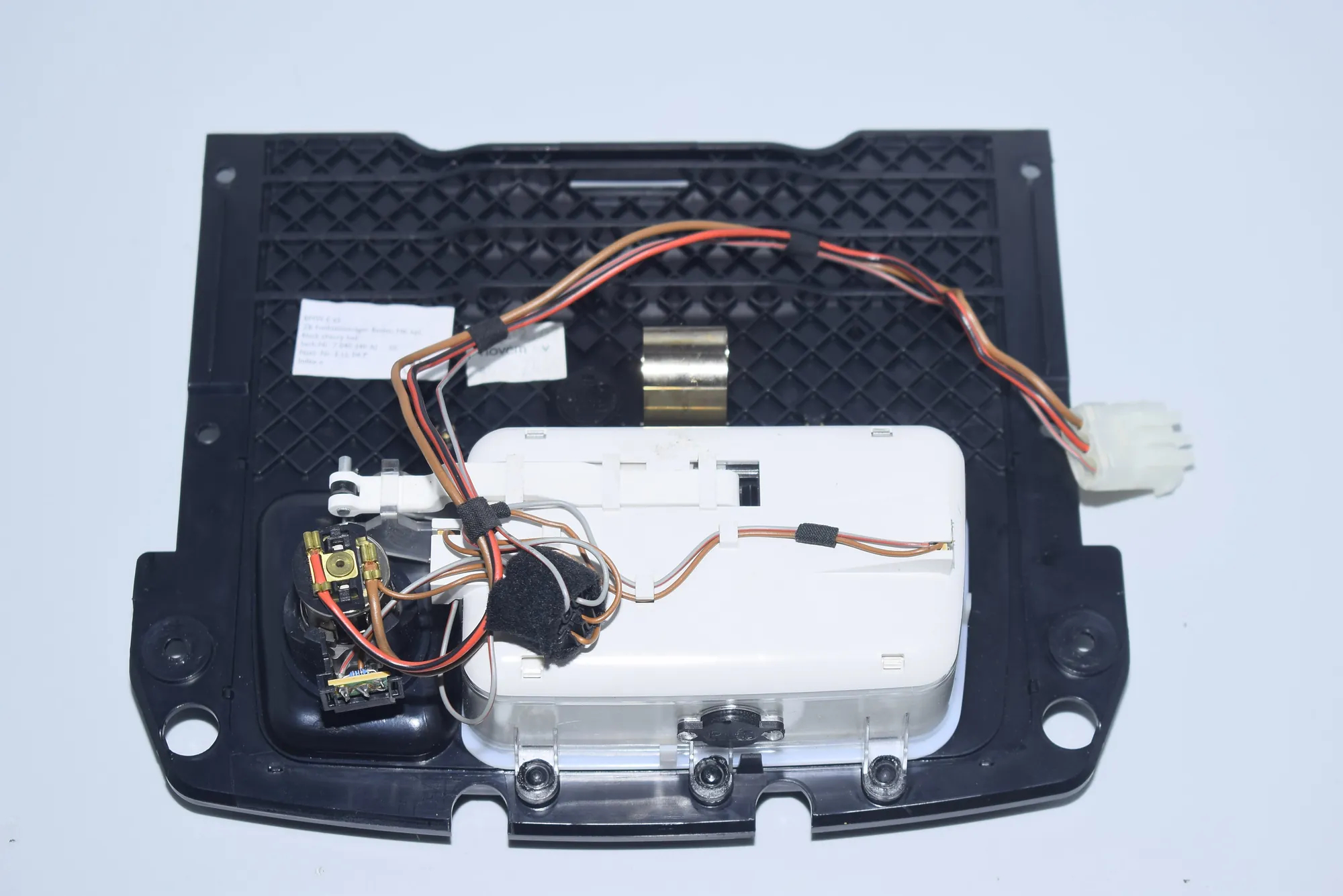 Ashtray – OEM 8223327 · BMW 7 (E65, E66, E67) 745 i, Li 2002 – 5