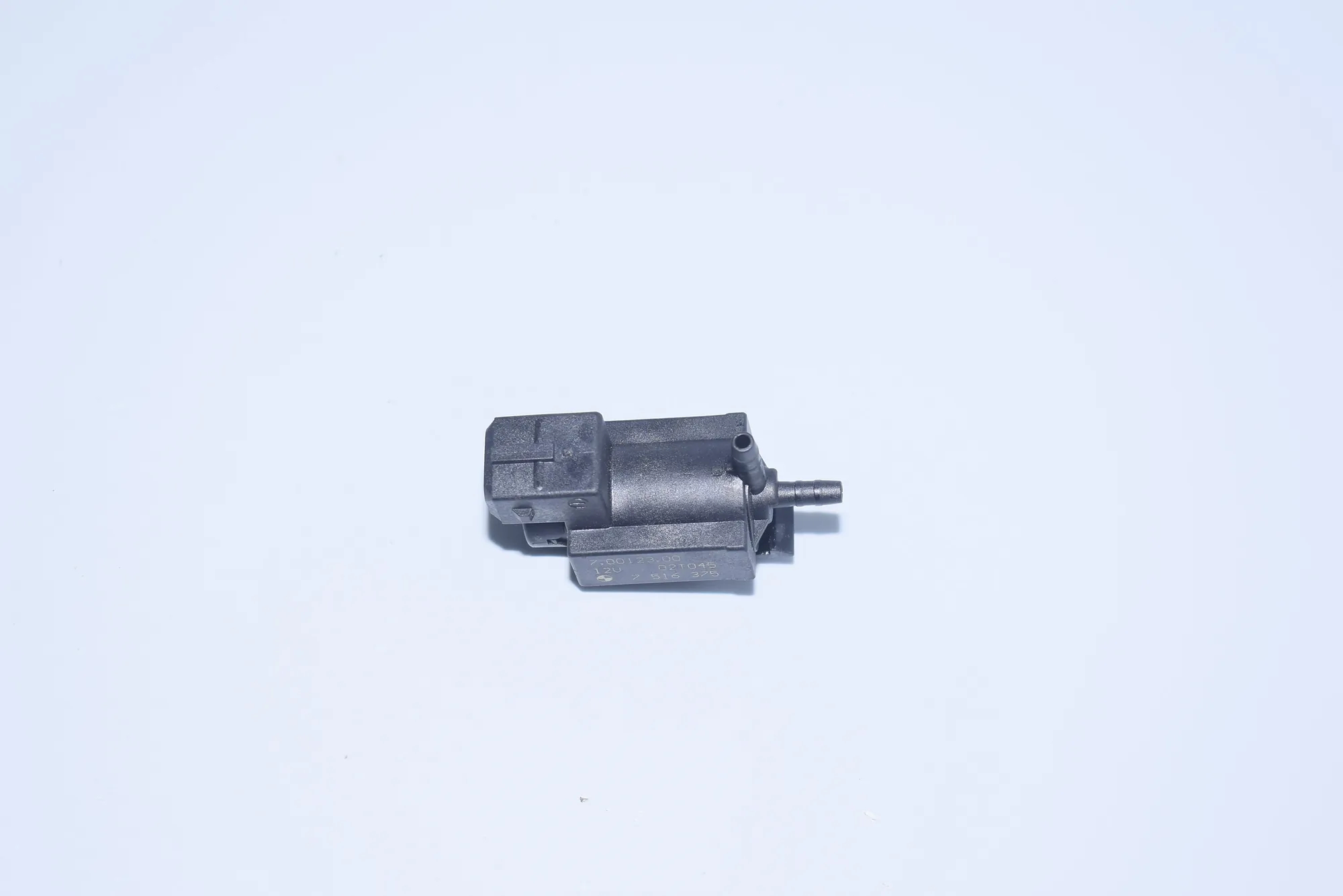 Solenoid Valve – OEM 7516375 · BMW 7 (E65, E66, E67) 745 i, Li 2002 – 3