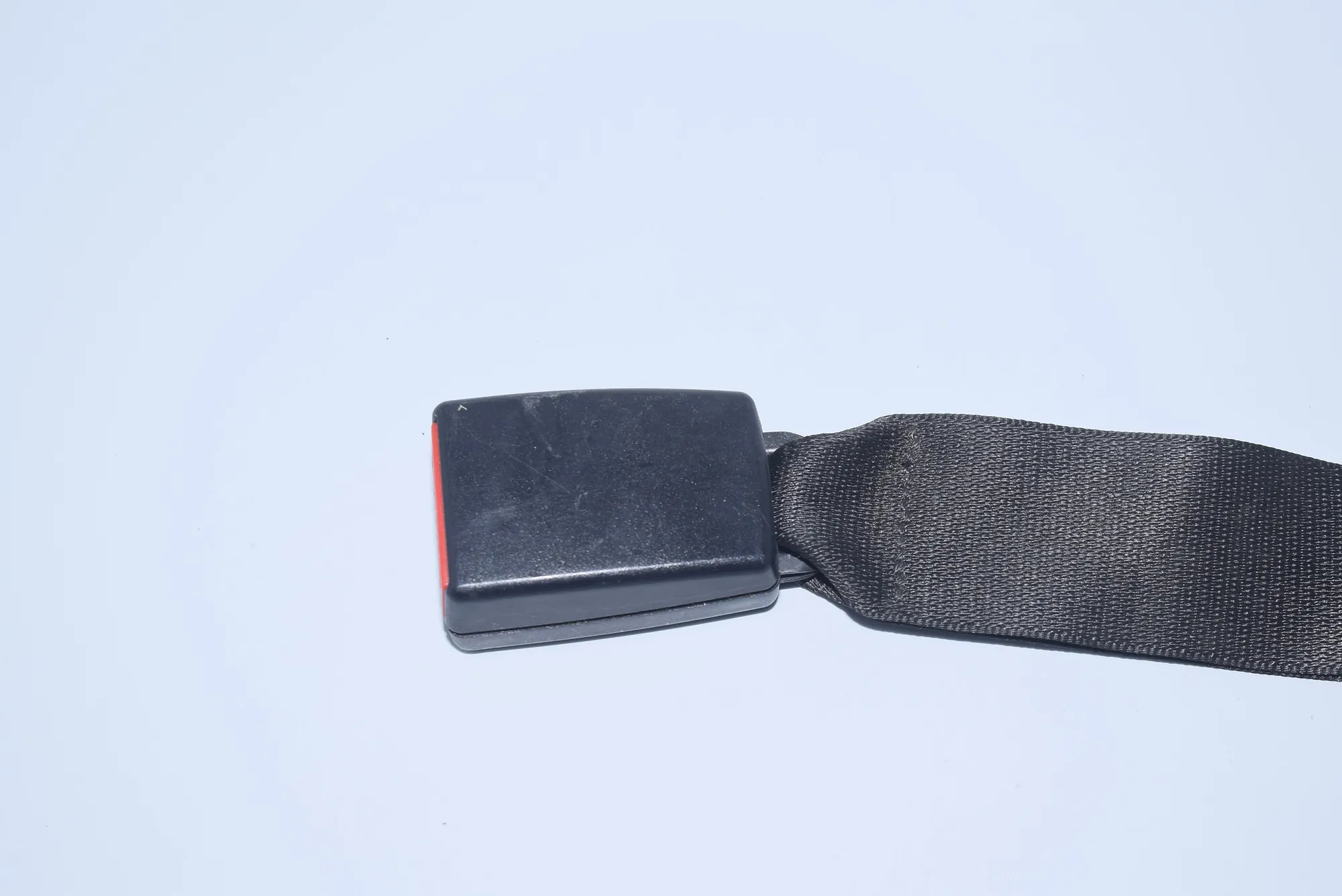 Rear Middle Seat Buckle – OEM 7018249 · BMW 7 (E65, E66, E67) 745 i, Li 2002 – 3