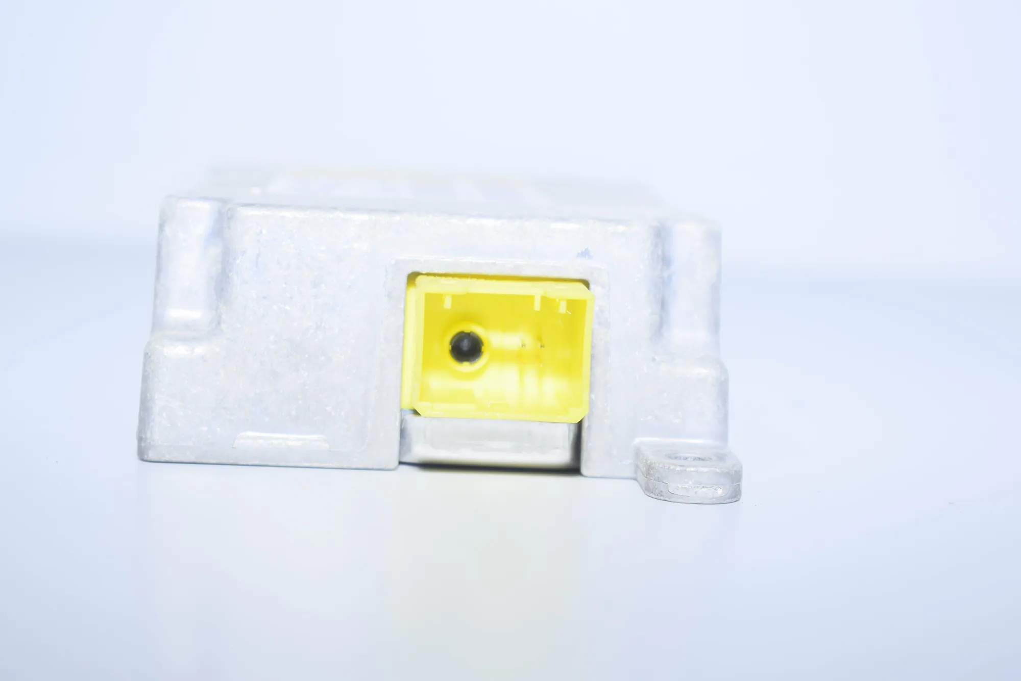 SRS Control Unit – OEM 6920472 · BMW 7 (E65, E66, E67) 745 i, Li 2002 – 3