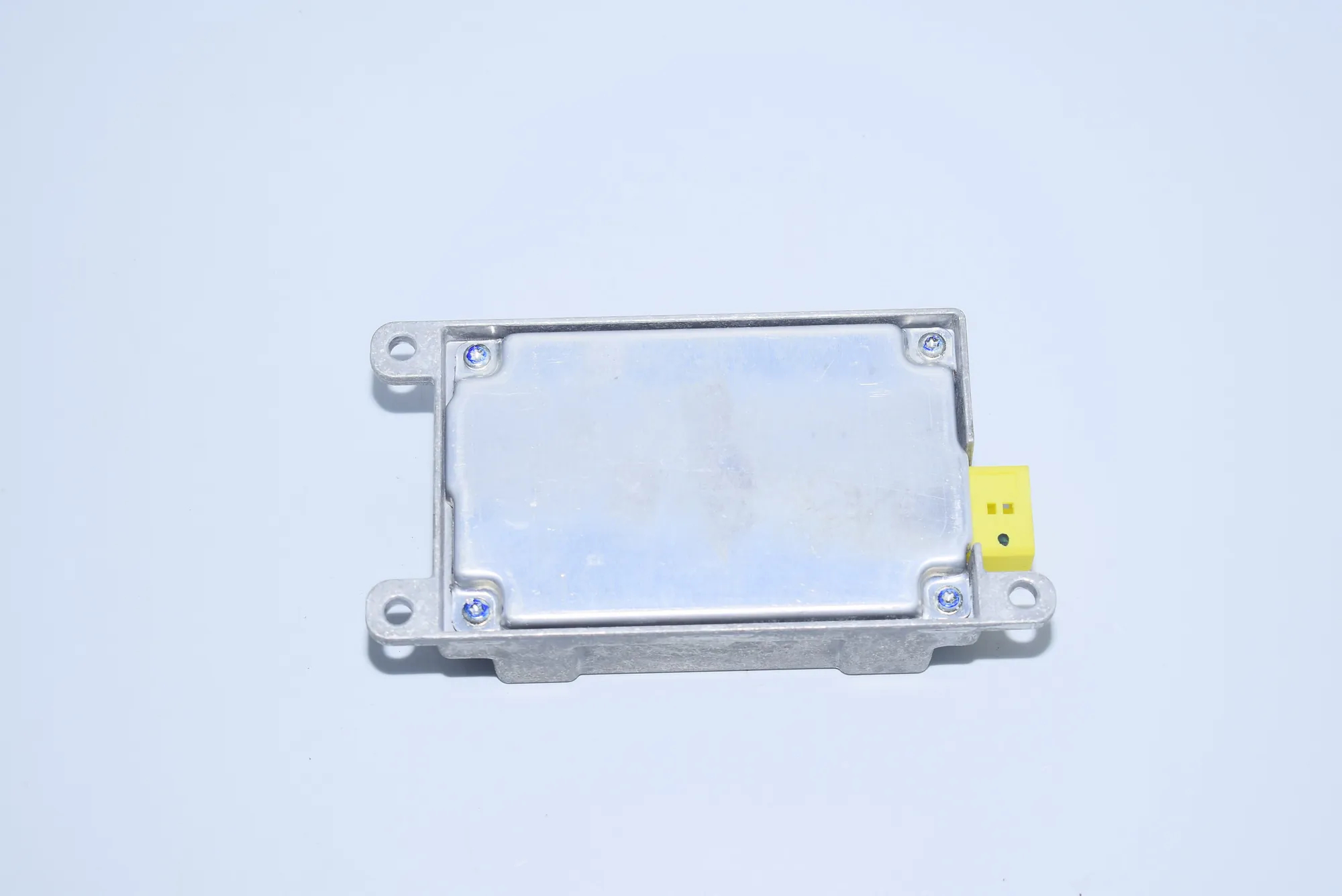SRS Control Unit – OEM 6920472 · BMW 7 (E65, E66, E67) 745 i, Li 2002 – 5