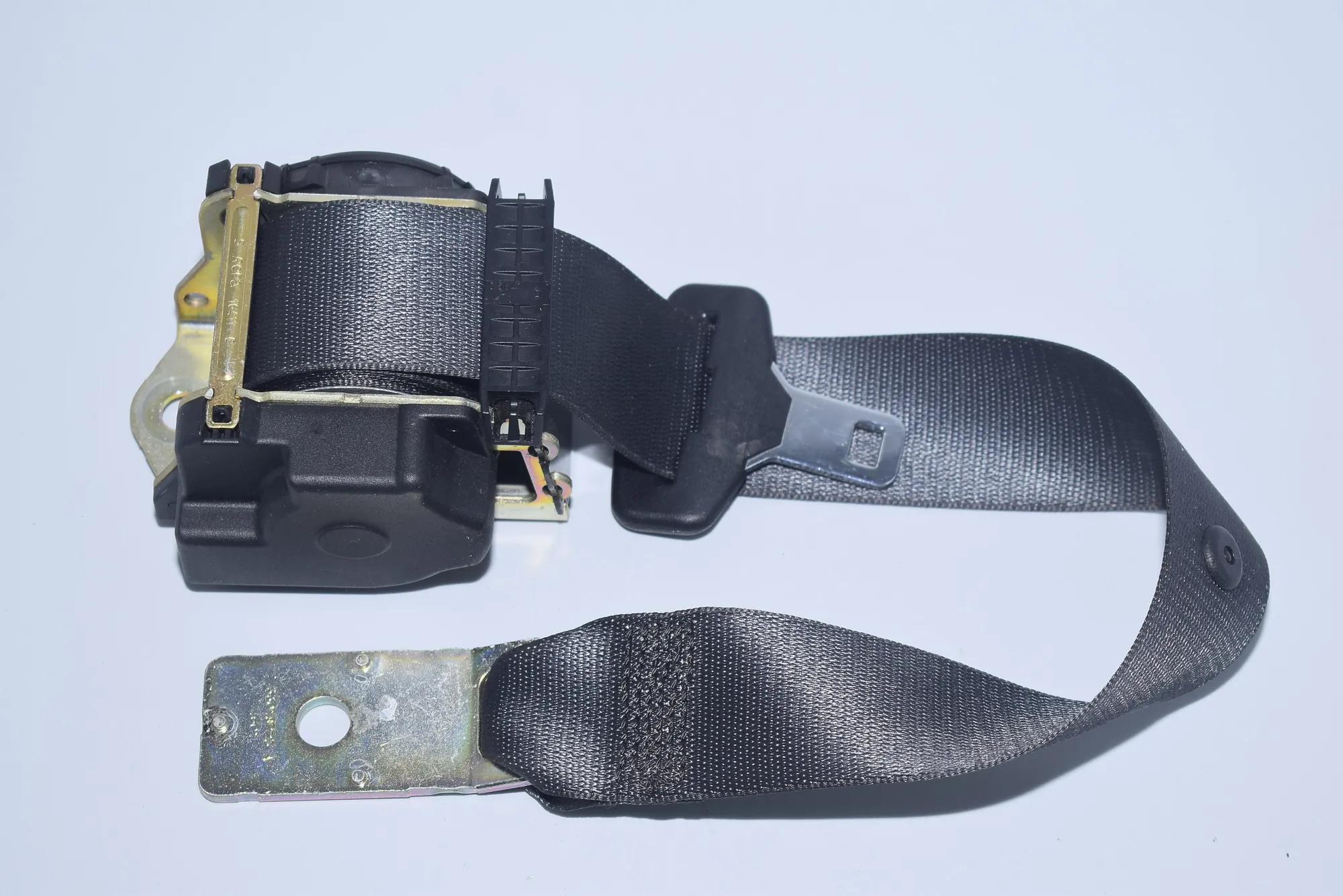 Rear Middle Seatbelt – OEM 7037829 · BMW 7 (E65, E66, E67) 745 i, Li 2002