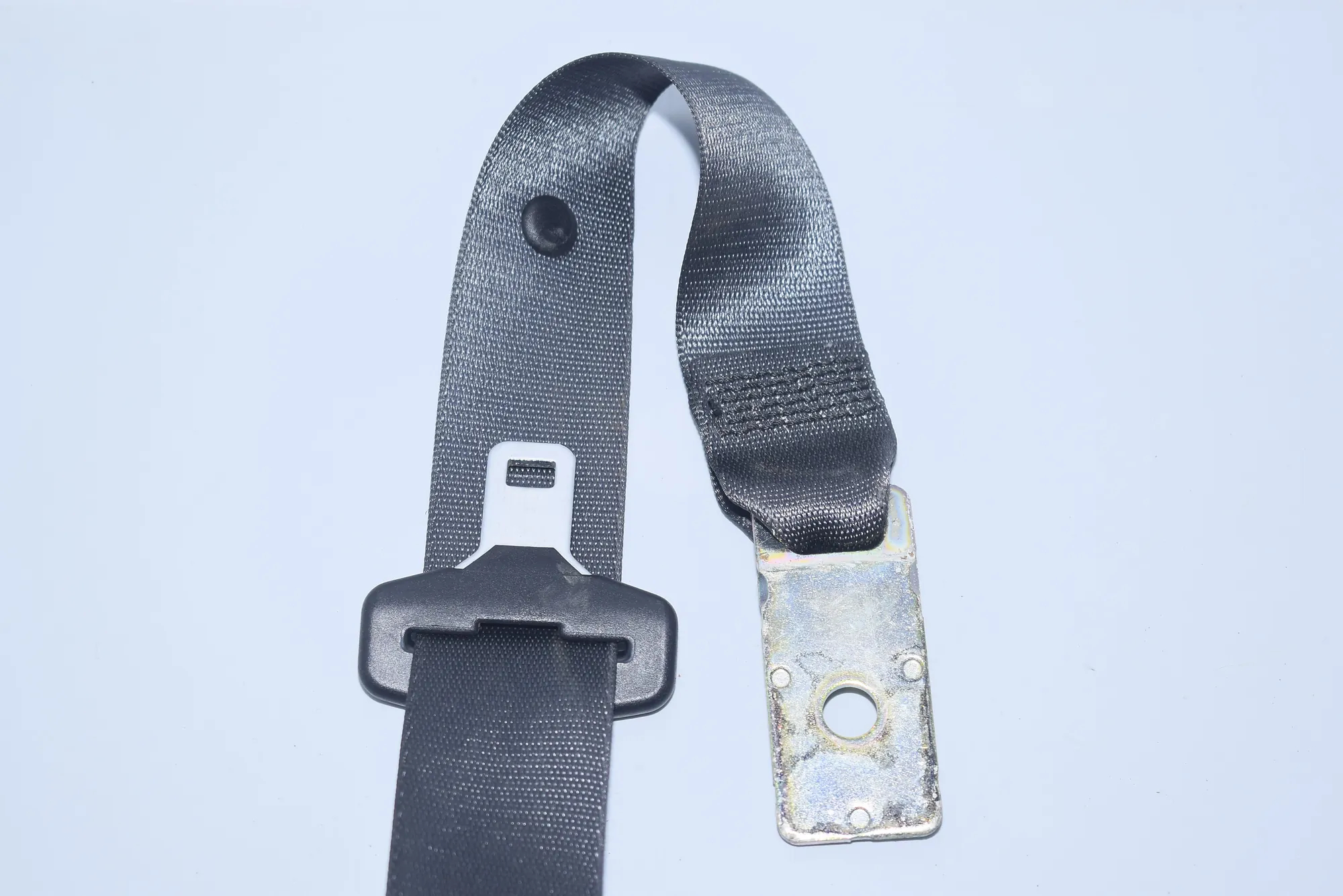 Rear Middle Seatbelt – OEM 7037829 · BMW 7 (E65, E66, E67) 745 i, Li 2002 – 4