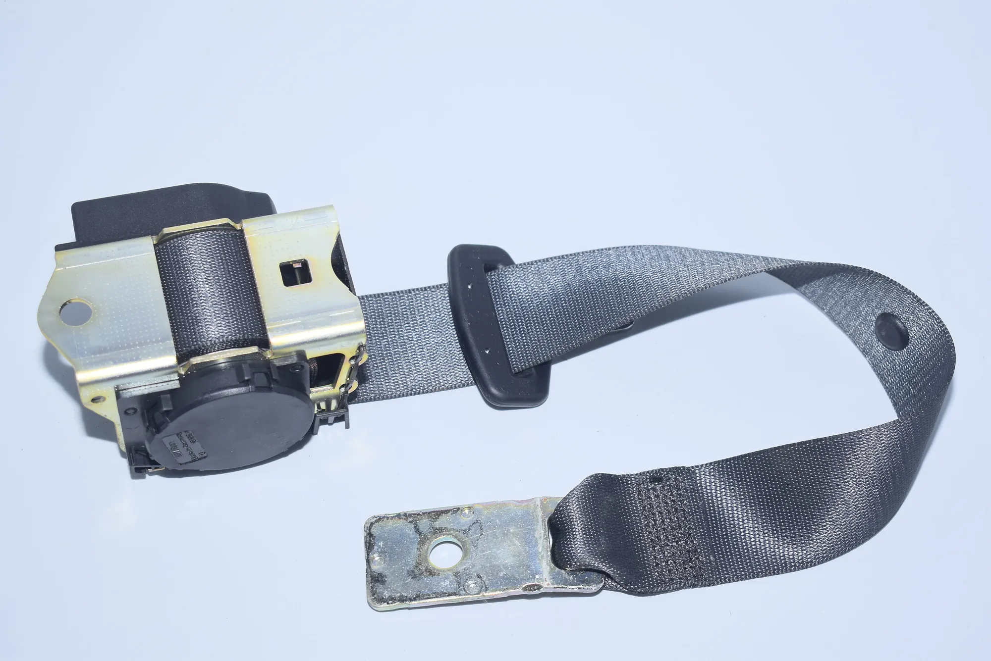 Rear Middle Seatbelt – OEM 7037829 · BMW 7 (E65, E66, E67) 745 i, Li 2002 – 2