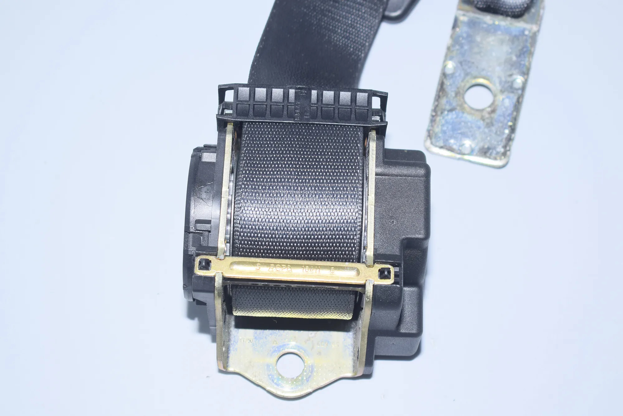 Rear Middle Seatbelt – OEM 7037829 · BMW 7 (E65, E66, E67) 745 i, Li 2002 – 3
