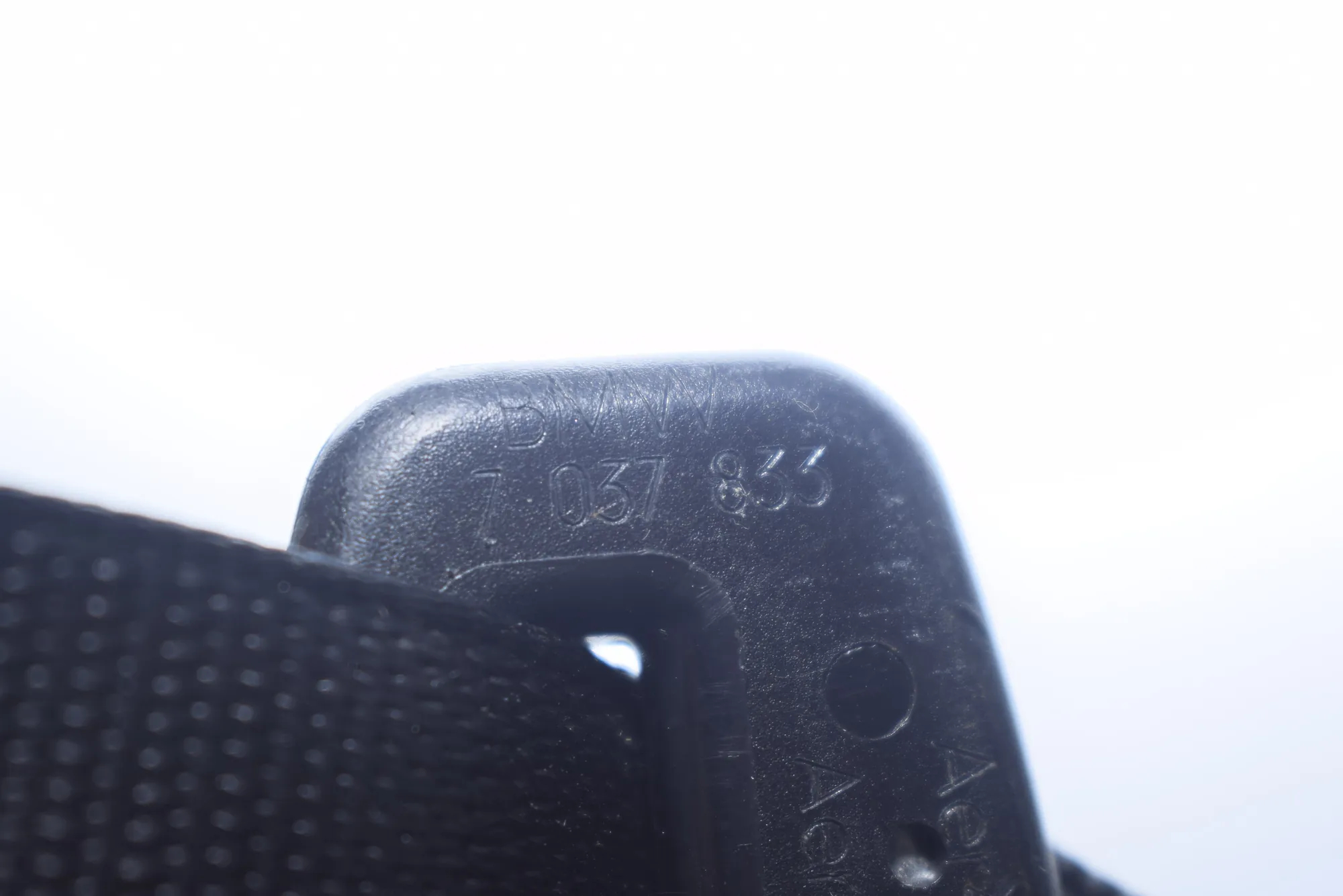 Rear Left Seatbelt – OEM 7037833 · BMW 7 (E65, E66, E67) 745 i, Li 2002 – 5