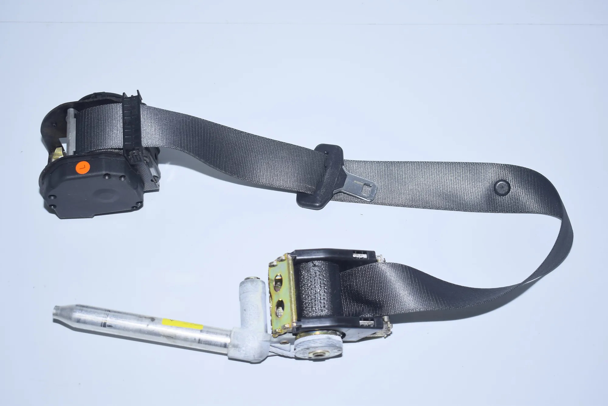 Rear Left Seatbelt – OEM 7037833 · BMW 7 (E65, E66, E67) 745 i, Li 2002