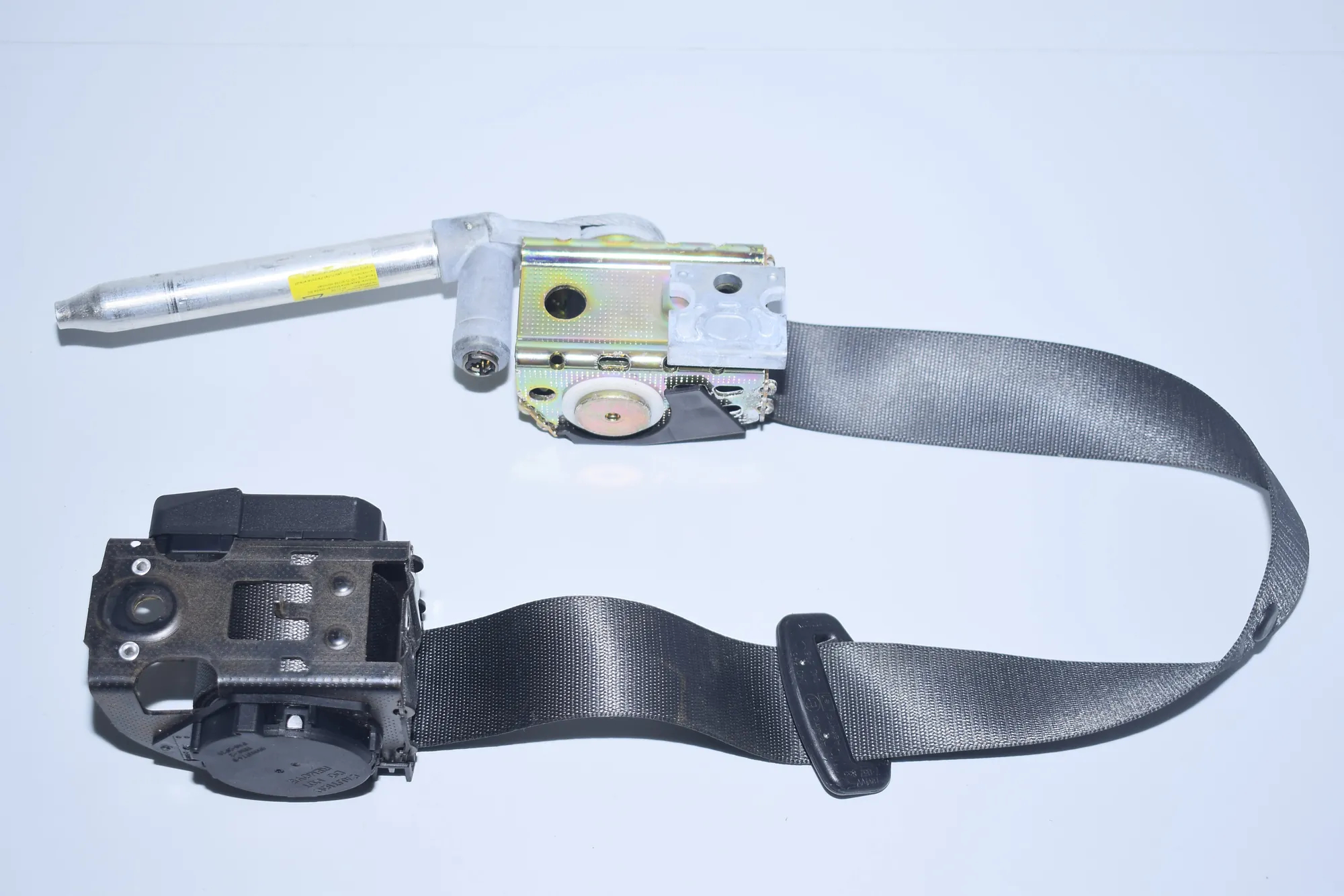 Rear Left Seatbelt – OEM 7037833 · BMW 7 (E65, E66, E67) 745 i, Li 2002 – 2