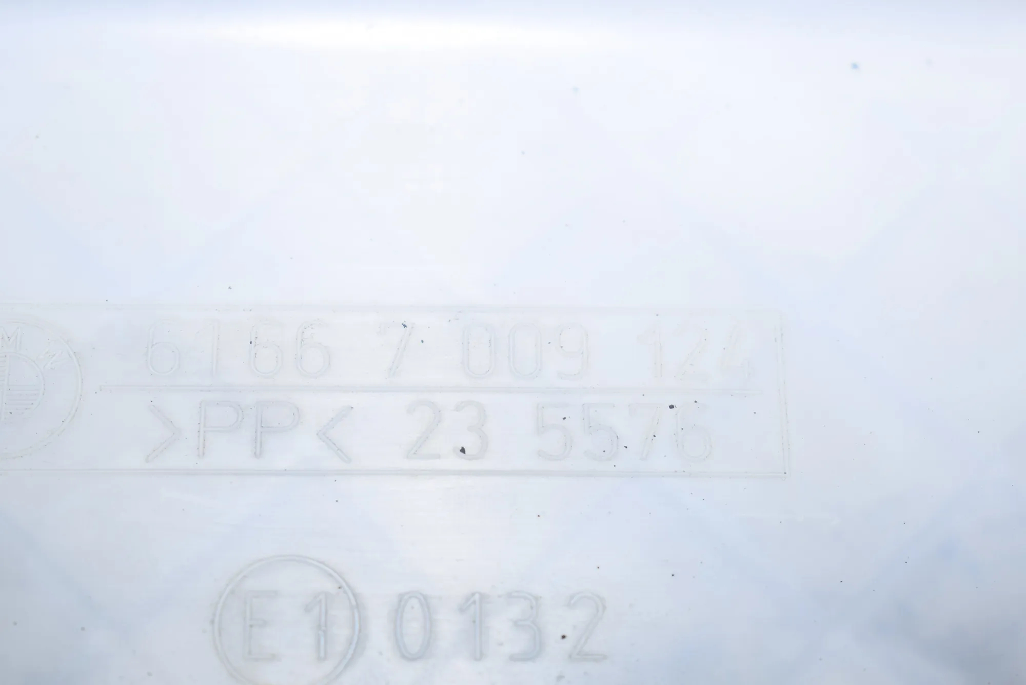 Window Washer Tank – OEM 7009124 · BMW 7 (E65, E66, E67) 745 i, Li 2002 – 4