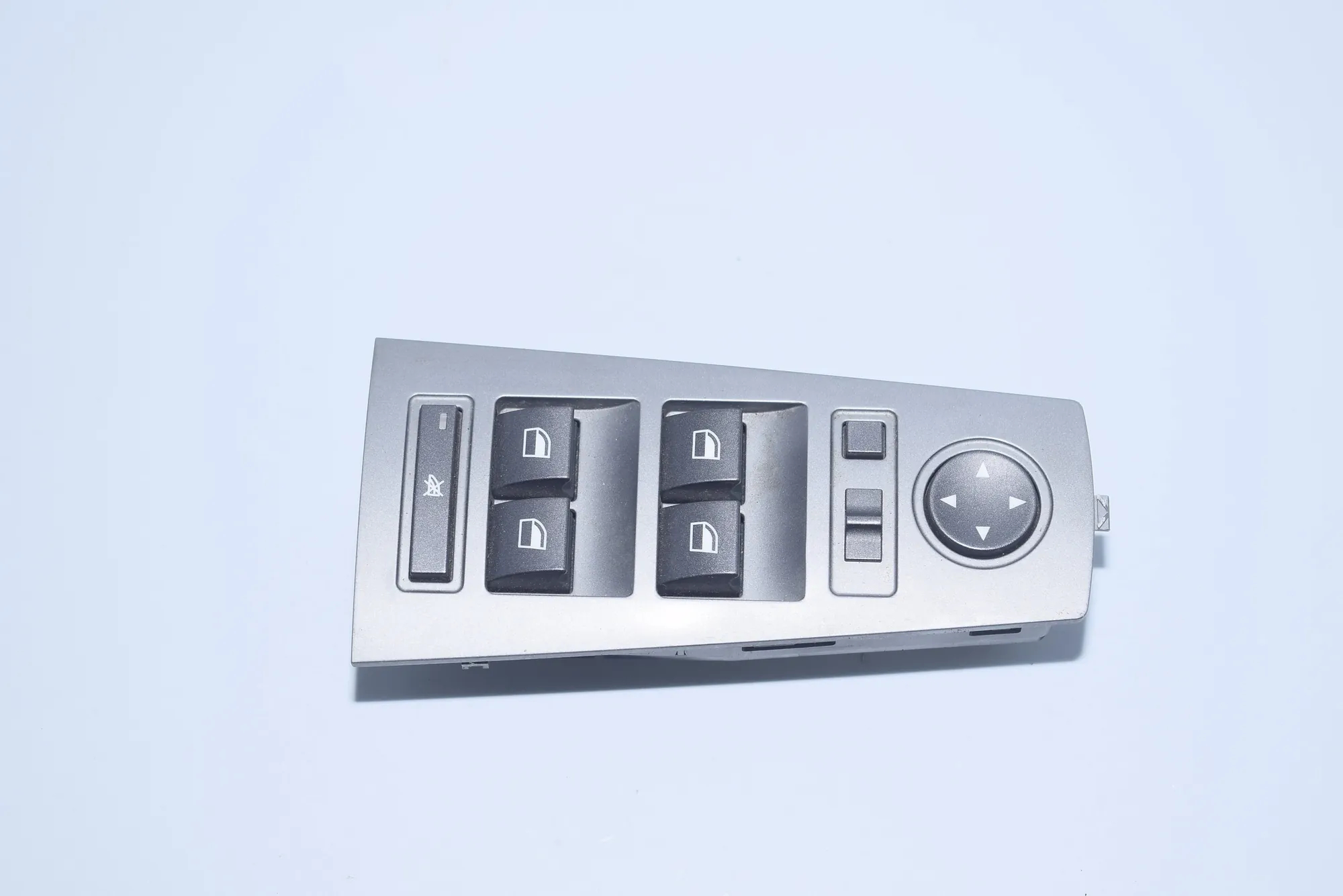 Front Right Door Window Switch – OEM 6917104 · BMW 7 (E65, E66, E67) 745 i, Li 2002 – 2