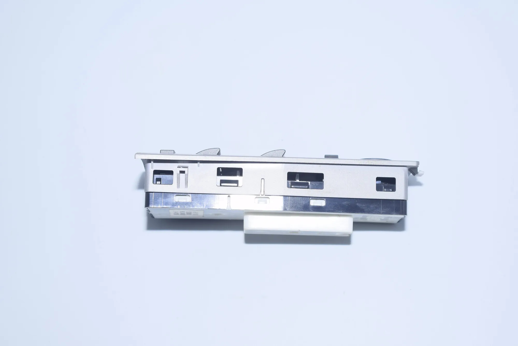 Front Right Door Window Switch – OEM 6917104 · BMW 7 (E65, E66, E67) 745 i, Li 2002 – 3