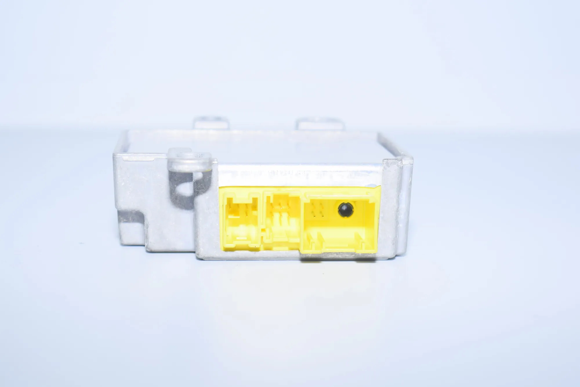 SRS Control Unit – OEM 6920469 · BMW 7 (E65, E66, E67) 745 i, Li 2002 – 4