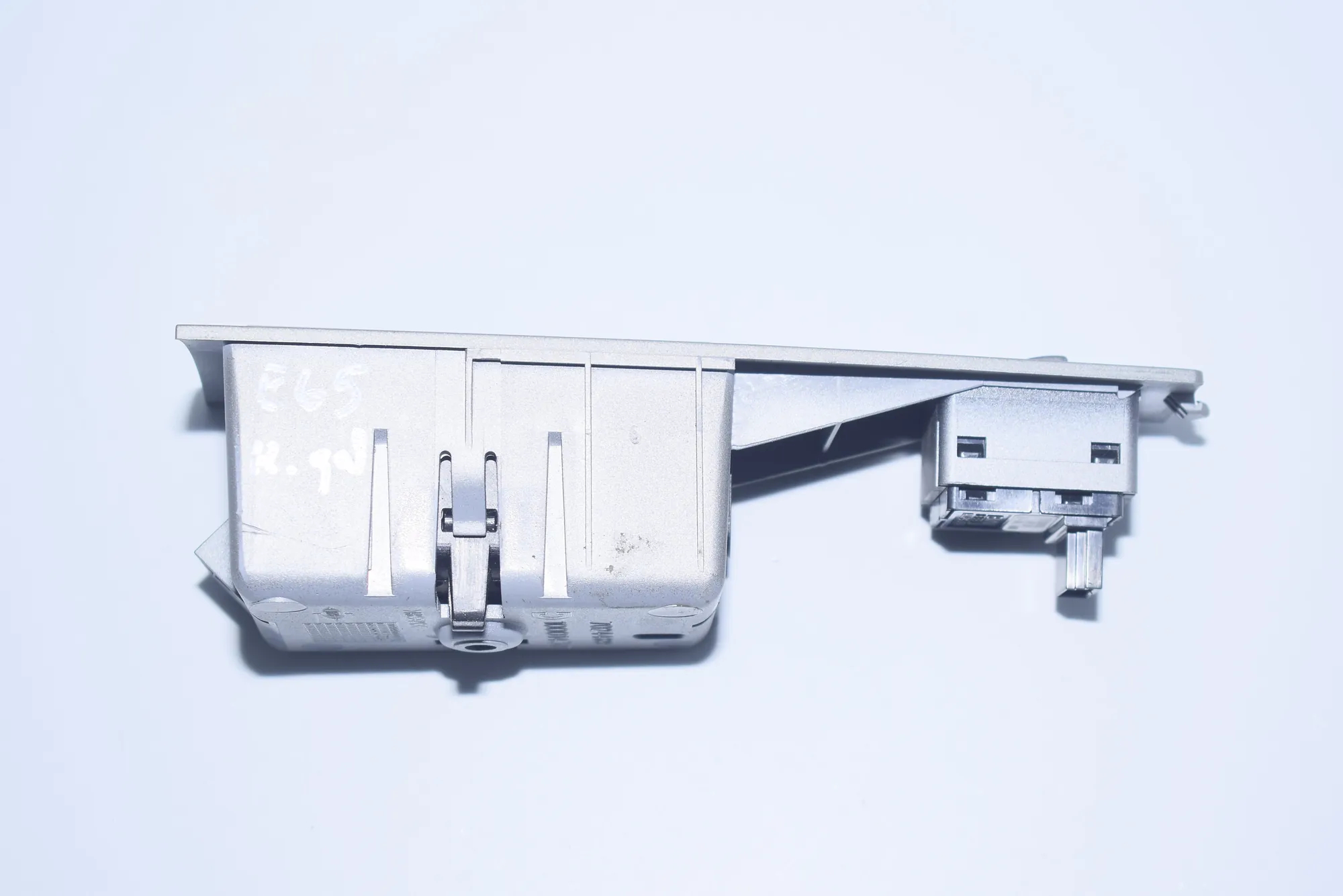 Rear Left Door Window Switch – OEM 8379597 · BMW 7 (E65, E66, E67) 745 i, Li 2002 – 6
