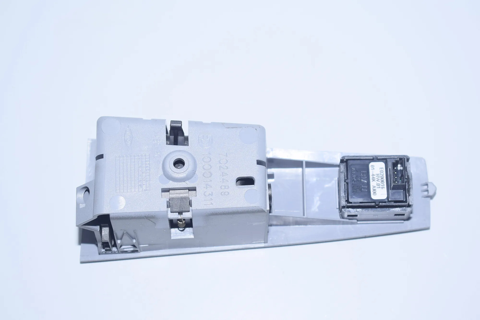 Rear Left Door Window Switch – OEM 8379597 · BMW 7 (E65, E66, E67) 745 i, Li 2002 – 2