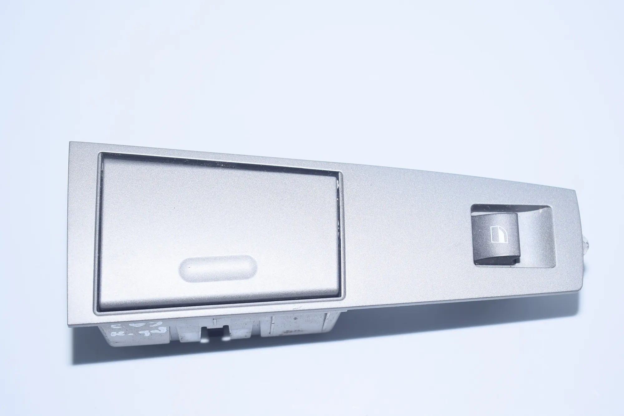 Rear Left Door Window Switch – OEM 8379597 · BMW 7 (E65, E66, E67) 745 i, Li 2002 – 4