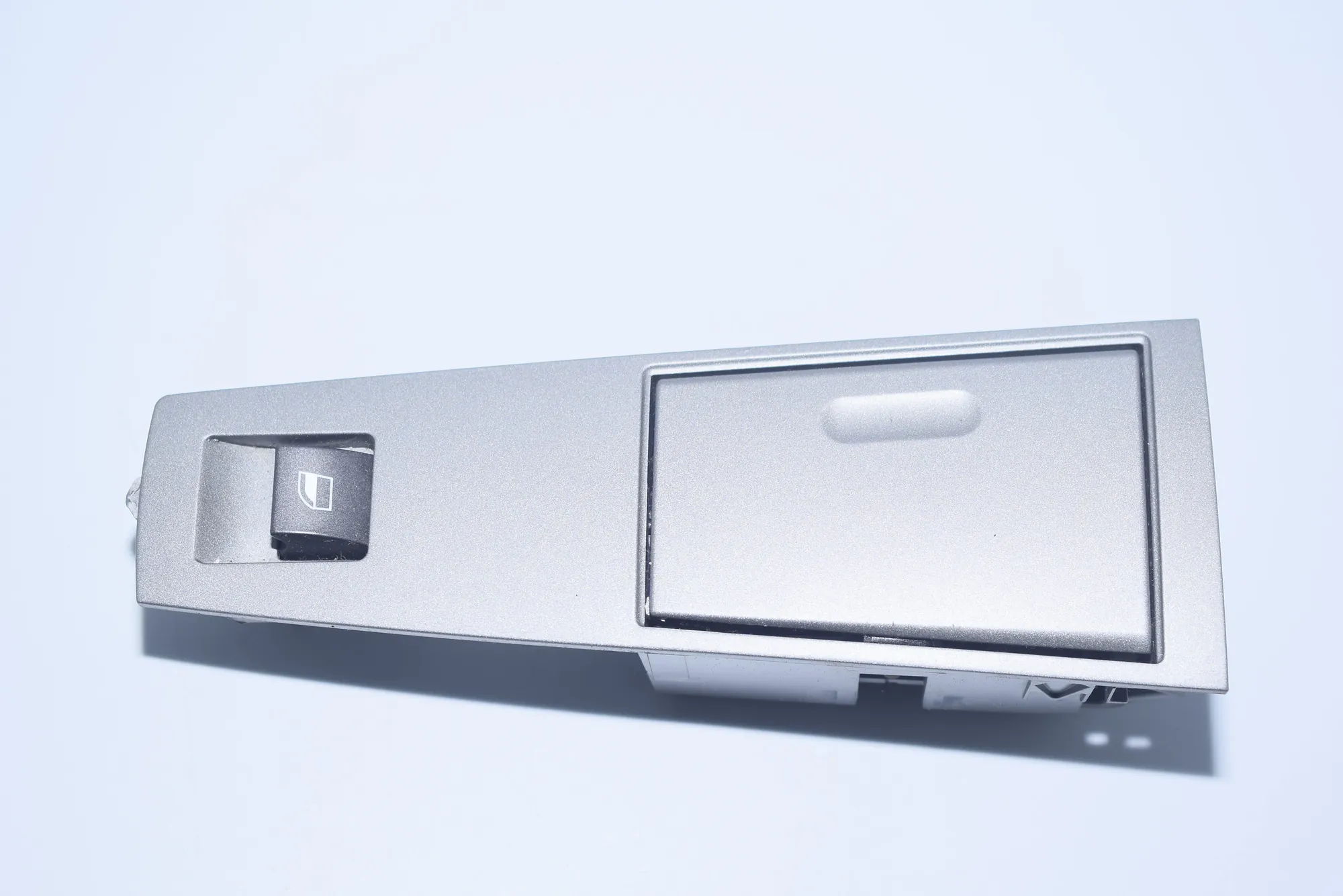 Rear Left Door Window Switch – OEM 8379597 · BMW 7 (E65, E66, E67) 745 i, Li 2002 – 5