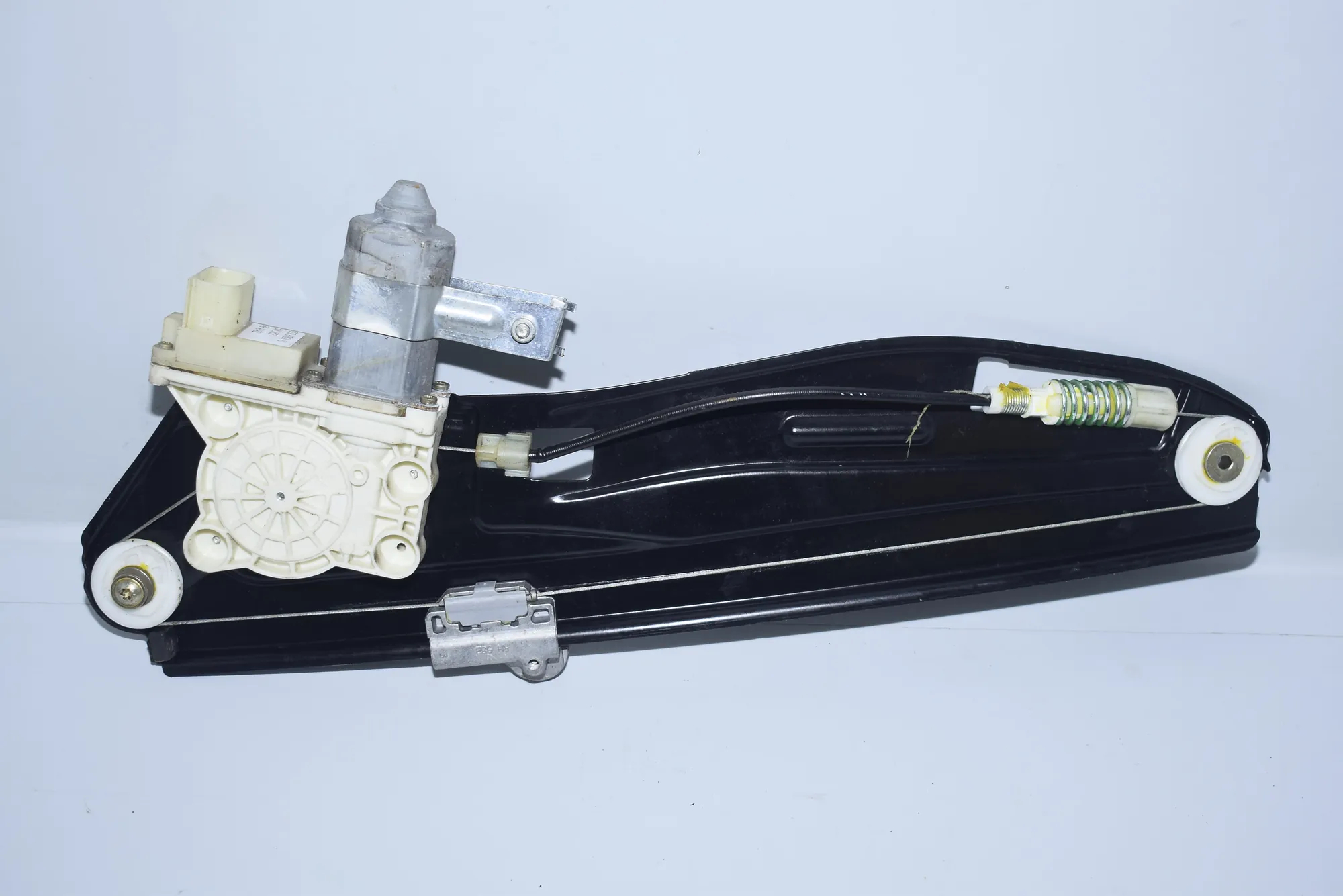 Rear Left Door Window Regulator – OEM 7024813 · BMW 7 (E65, E66, E67) 745 i, Li 2002 – 3