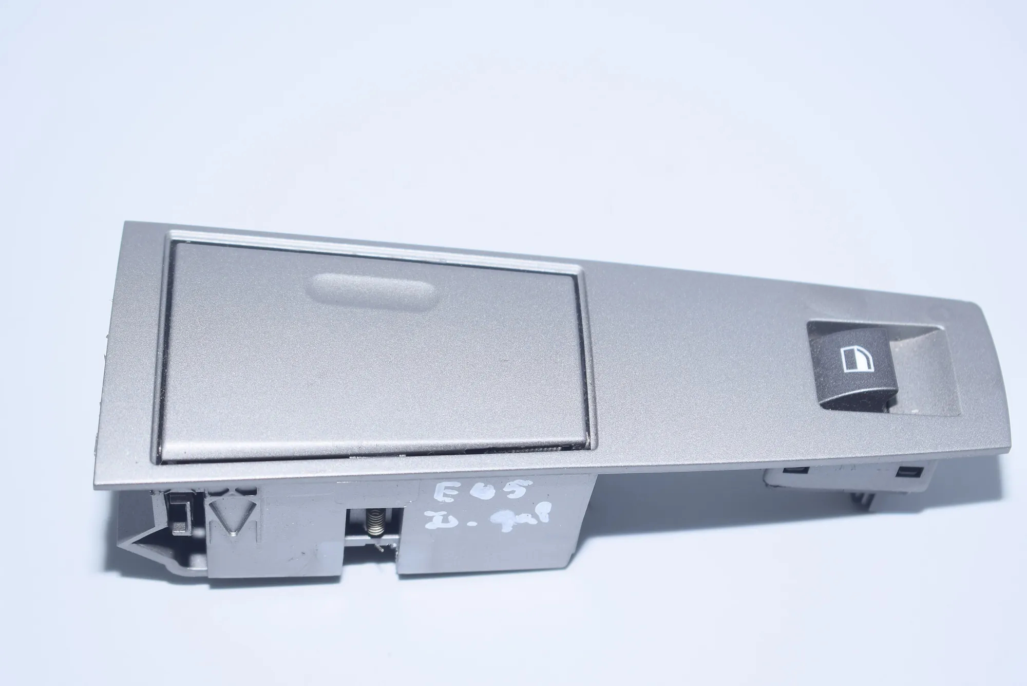 Rear Right Door Window Switch – OEM 8379597 · BMW 7 (E65, E66, E67) 745 i, Li 2002 – 3