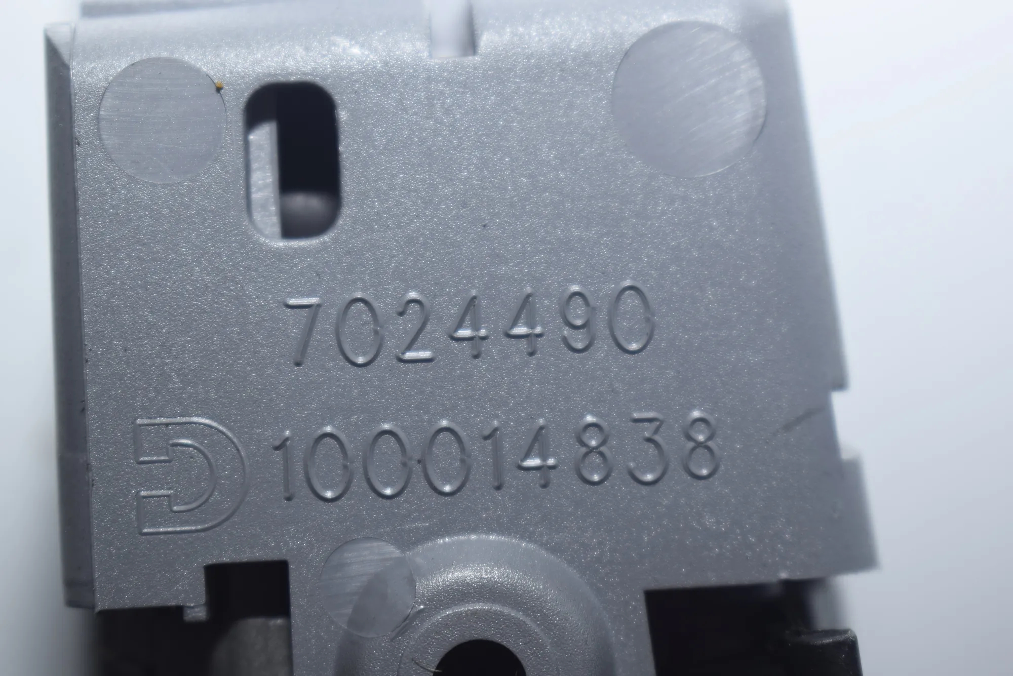 Rear Right Door Window Switch – OEM 8379597 · BMW 7 (E65, E66, E67) 745 i, Li 2002 – 7