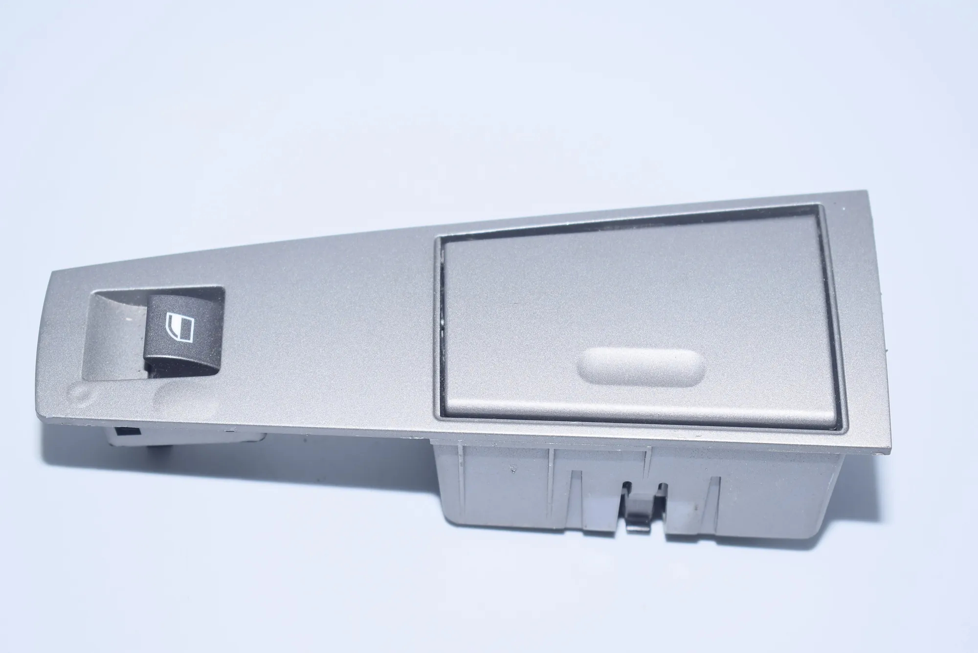 Rear Right Door Window Switch – OEM 8379597 · BMW 7 (E65, E66, E67) 745 i, Li 2002 – 2