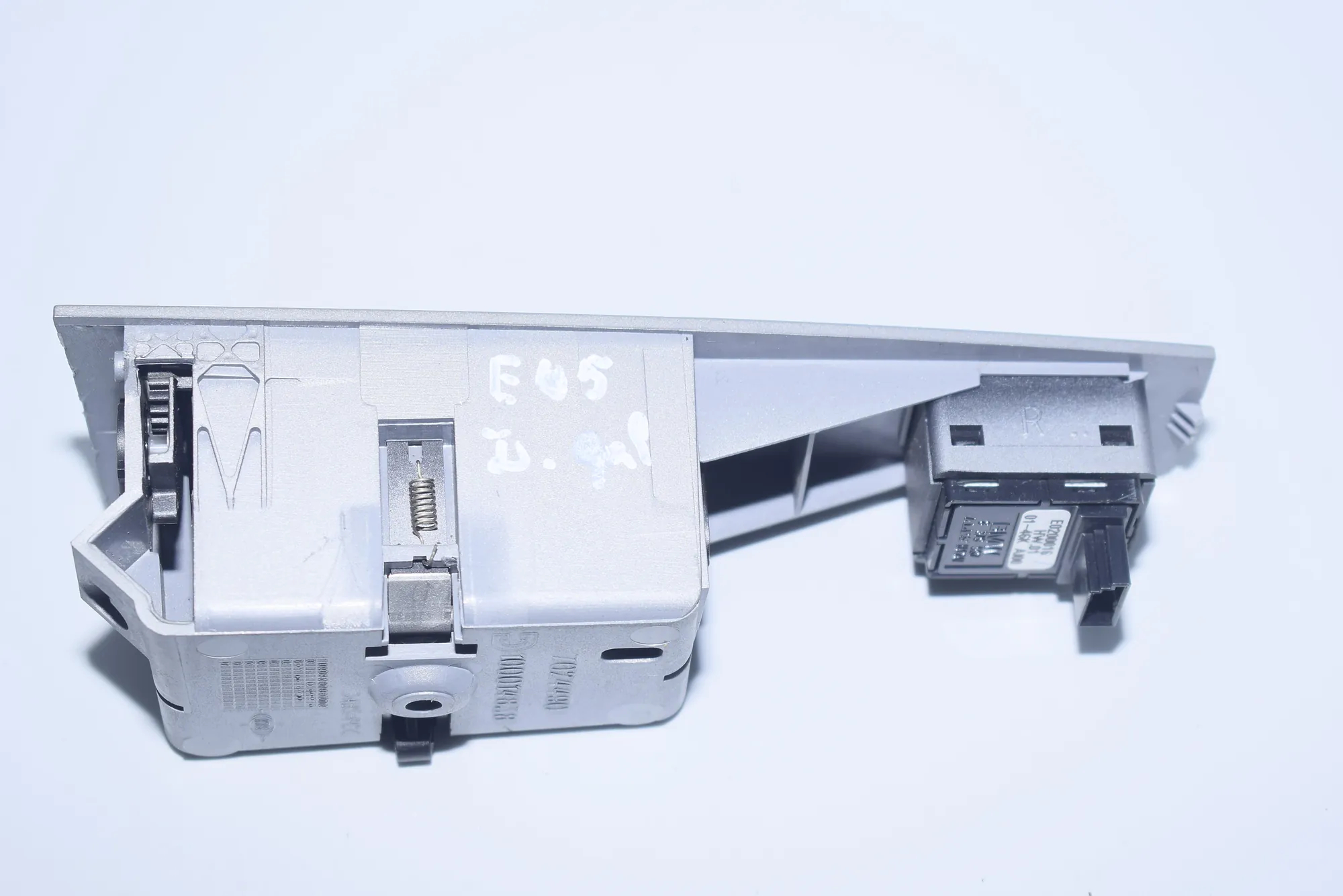 Rear Right Door Window Switch – OEM 8379597 · BMW 7 (E65, E66, E67) 745 i, Li 2002 – 5