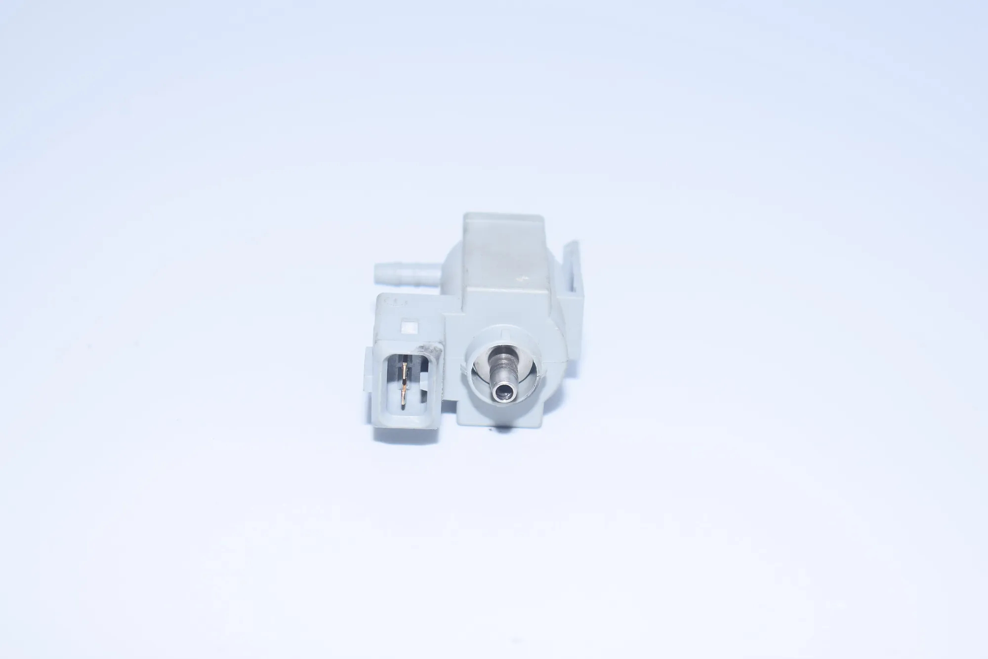 Solenoid Valve – OEM 7516376 · BMW 7 (E65, E66, E67) 745 i, Li 2002 – 4