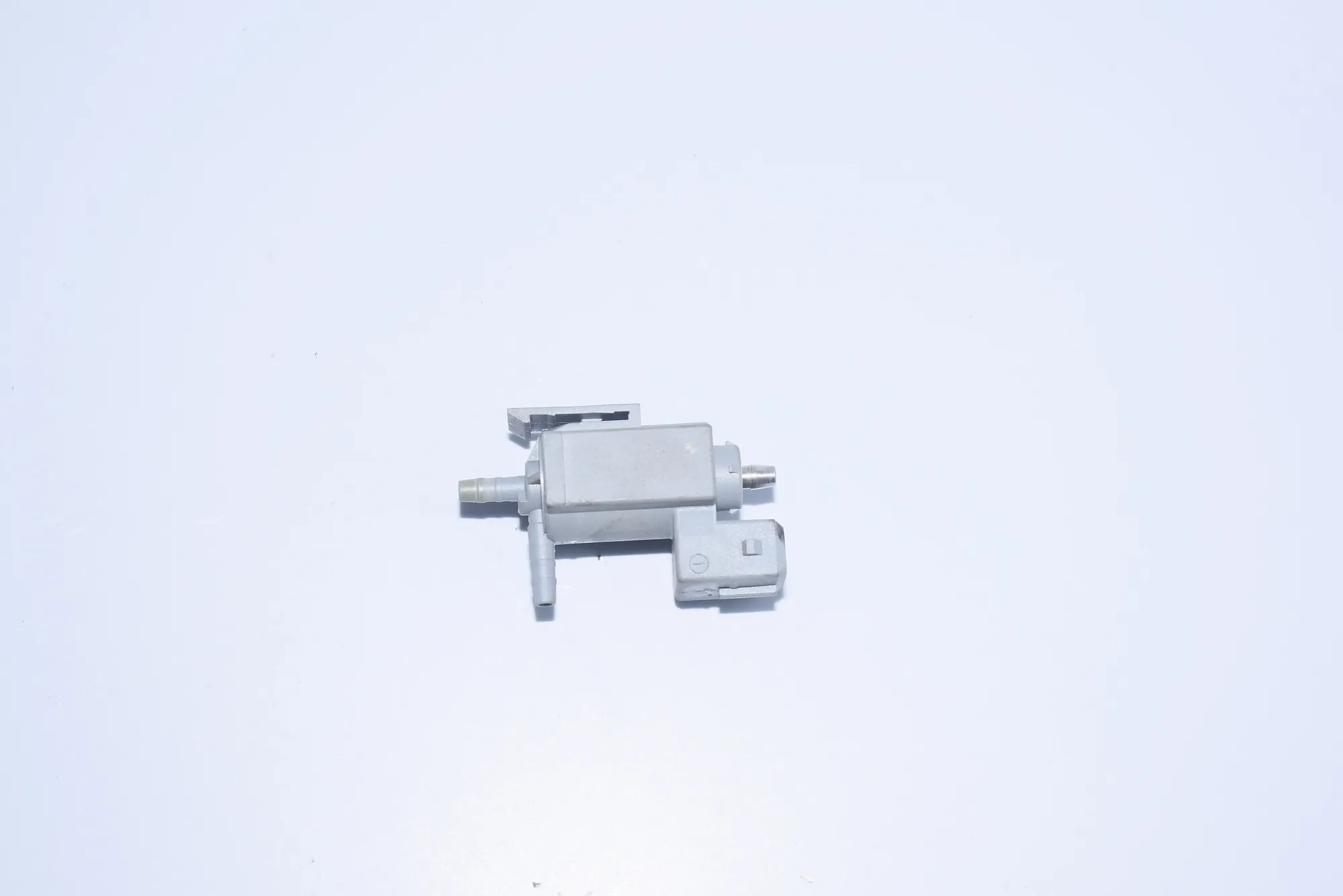 Solenoid Valve – OEM 7516376 · BMW 7 (E65, E66, E67) 745 i, Li 2002 – 3