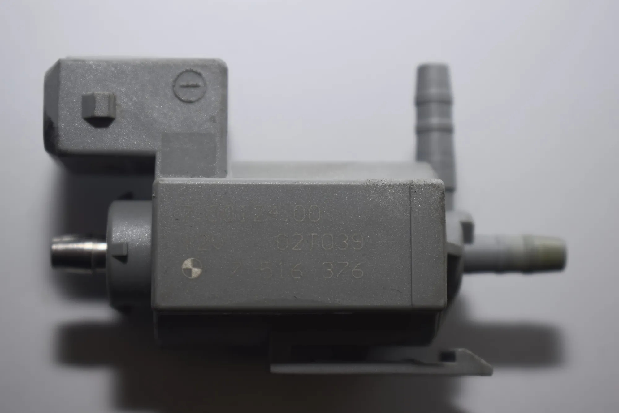 Solenoid Valve – OEM 7516376 · BMW 7 (E65, E66, E67) 745 i, Li 2002 – 5