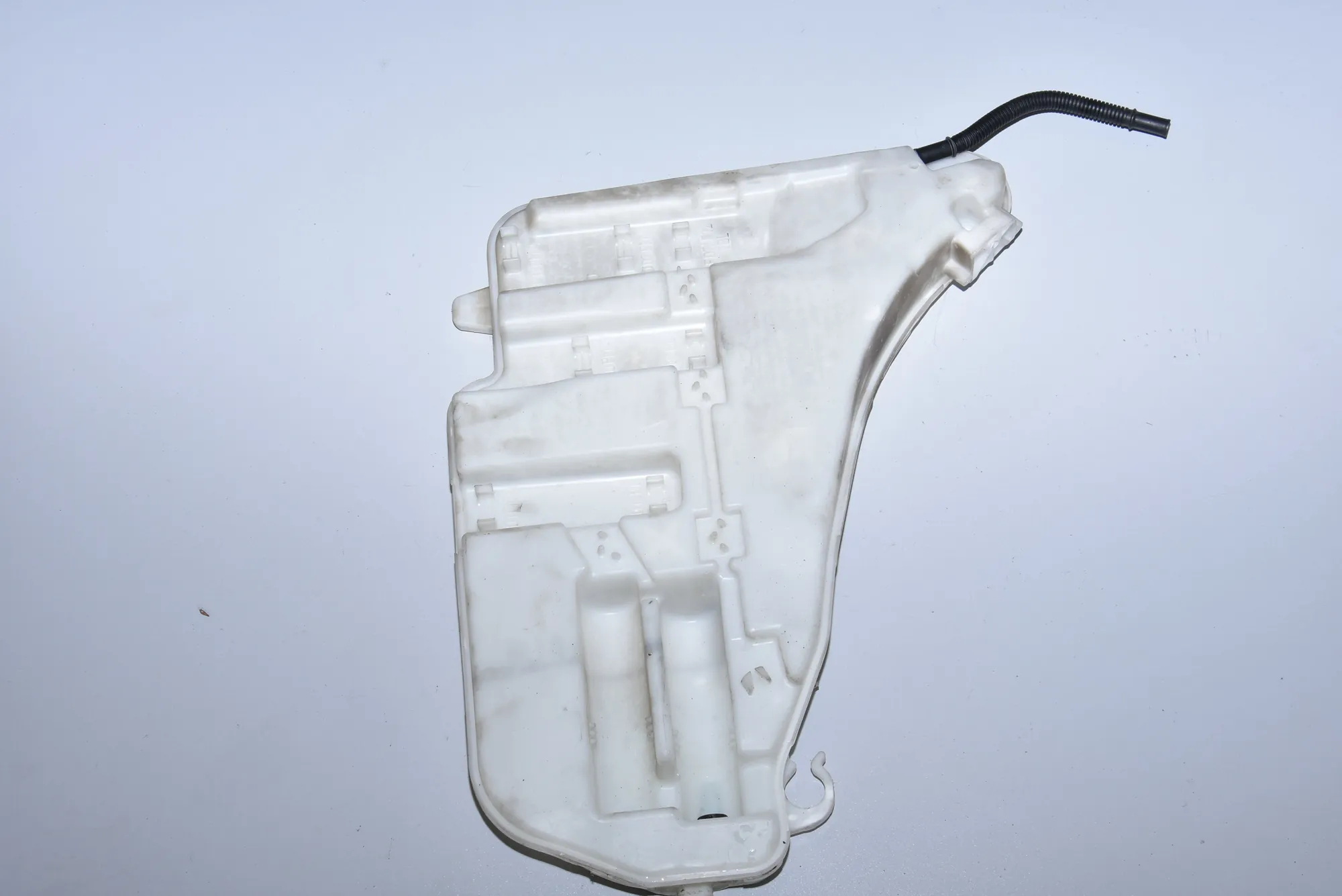 Window Washer Tank – OEM 7269663 · BMW 7 (F01, F02) BMW 7 (F01, F02) 740 d xDrive 2011