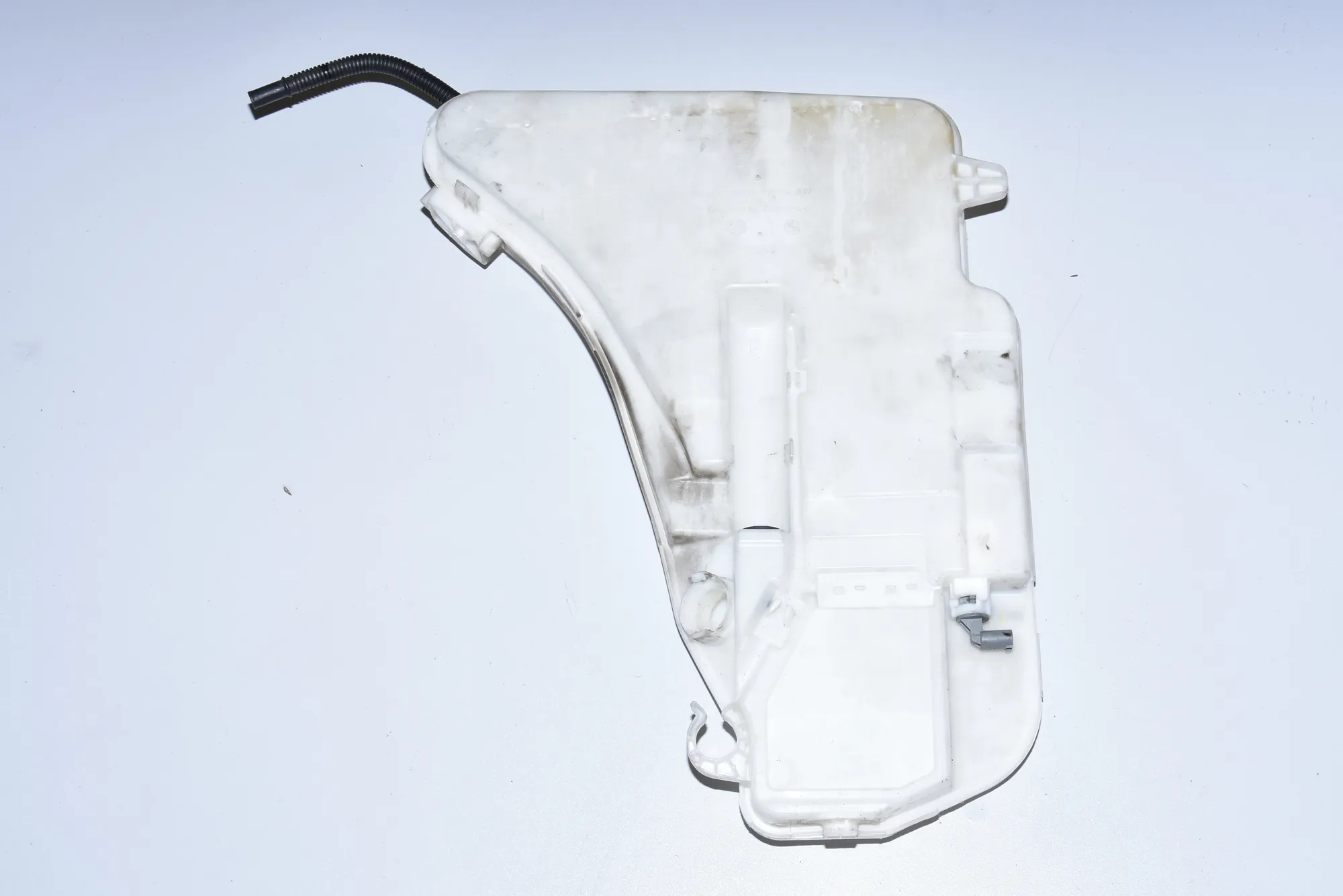 Window Washer Tank – OEM 7269663 · BMW 7 (F01, F02) BMW 7 (F01, F02) 740 d xDrive 2011 – 2