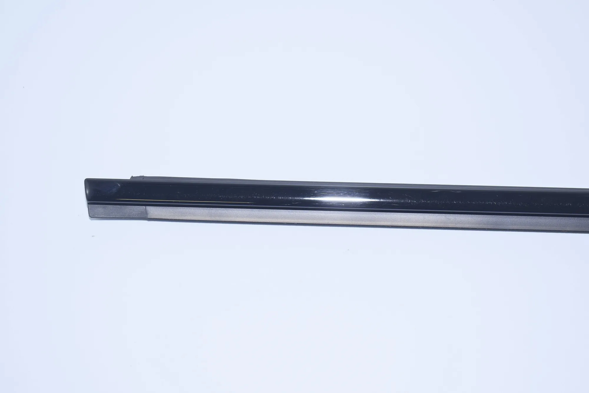 Rear Left Door Window Strip – OEM 7332519 · BMW 4 Gran Coupe (F36) BMW 4 Gran Coupe (F36) 2014 – 2