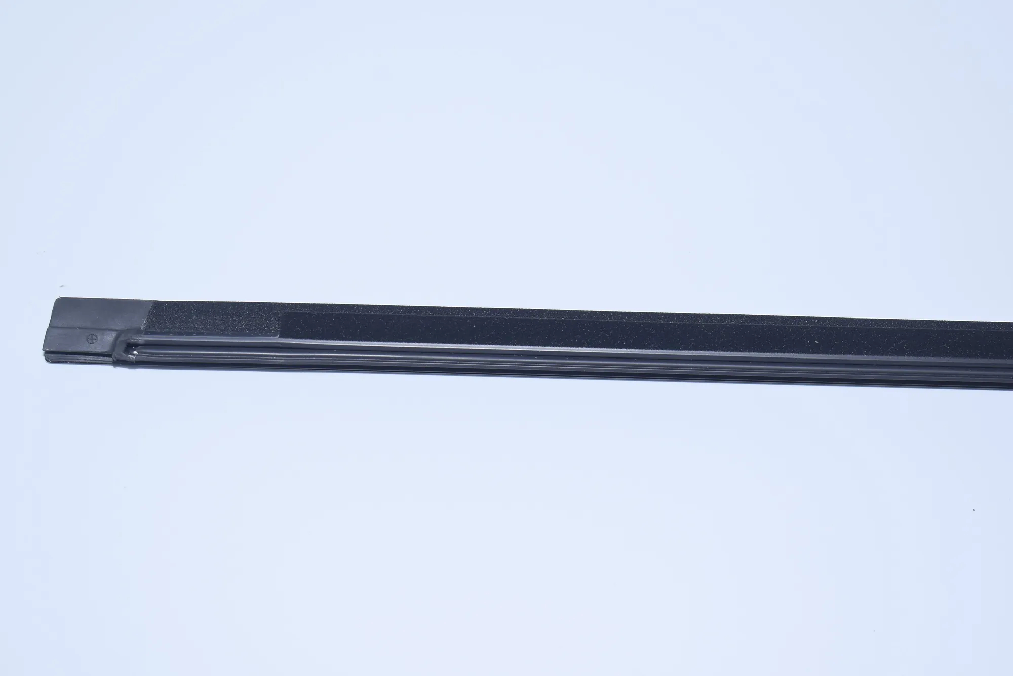 Rear Left Door Window Strip – OEM 7332519 · BMW 4 Gran Coupe (F36) BMW 4 Gran Coupe (F36) 2014 – 5