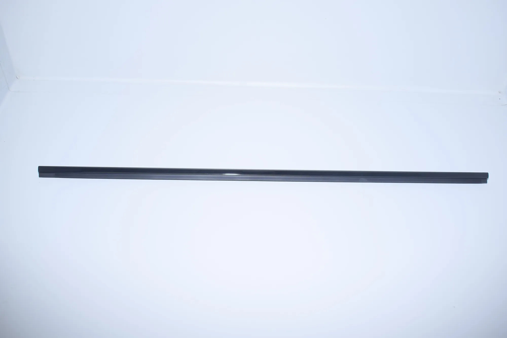 Rear Left Door Window Strip – OEM 7332519 · BMW 4 Gran Coupe (F36) BMW 4 Gran Coupe (F36) 2014