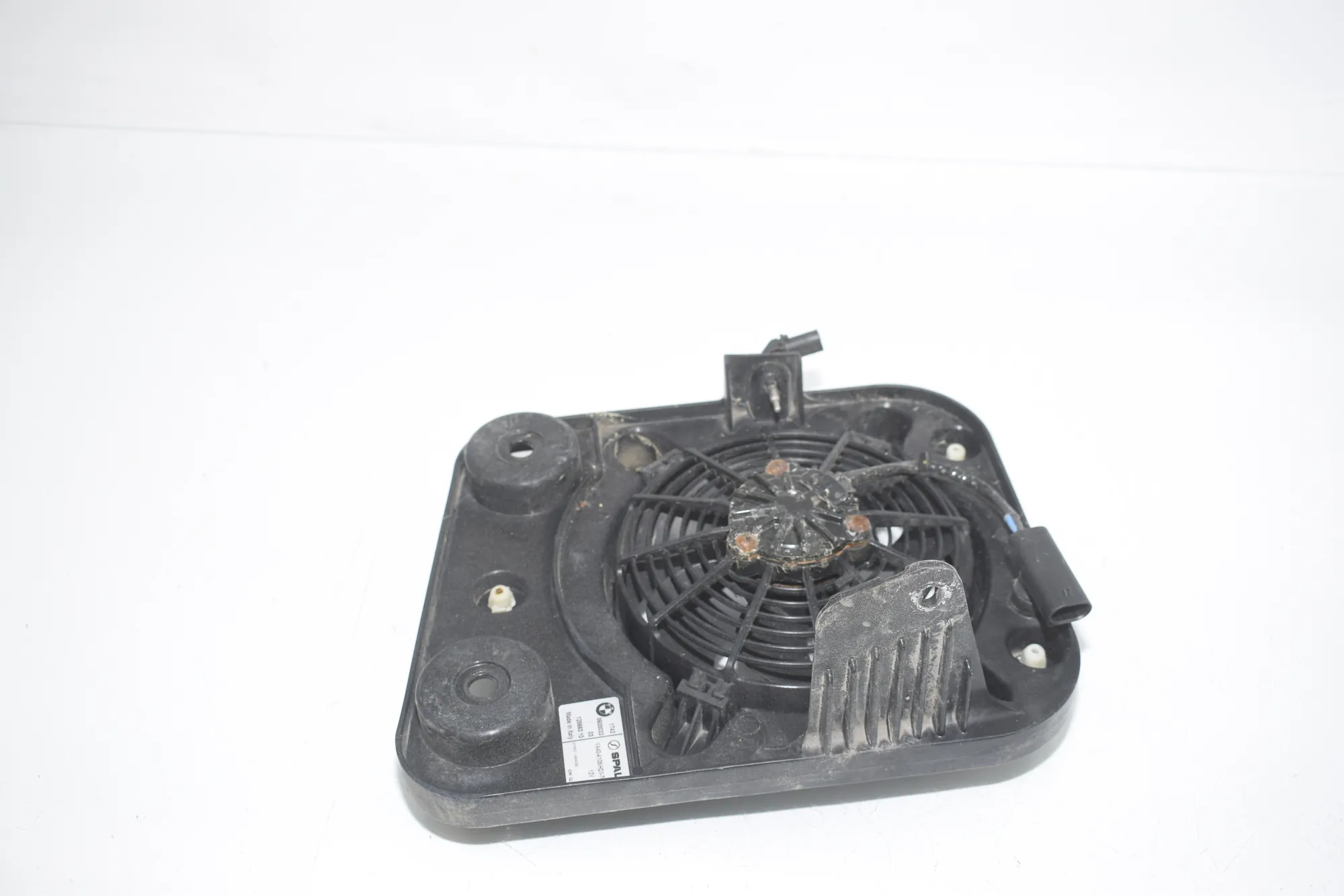 Engine Cooling Fan – OEM 8608033 · BMW i3 (I01) Hybrid 2014 – 3