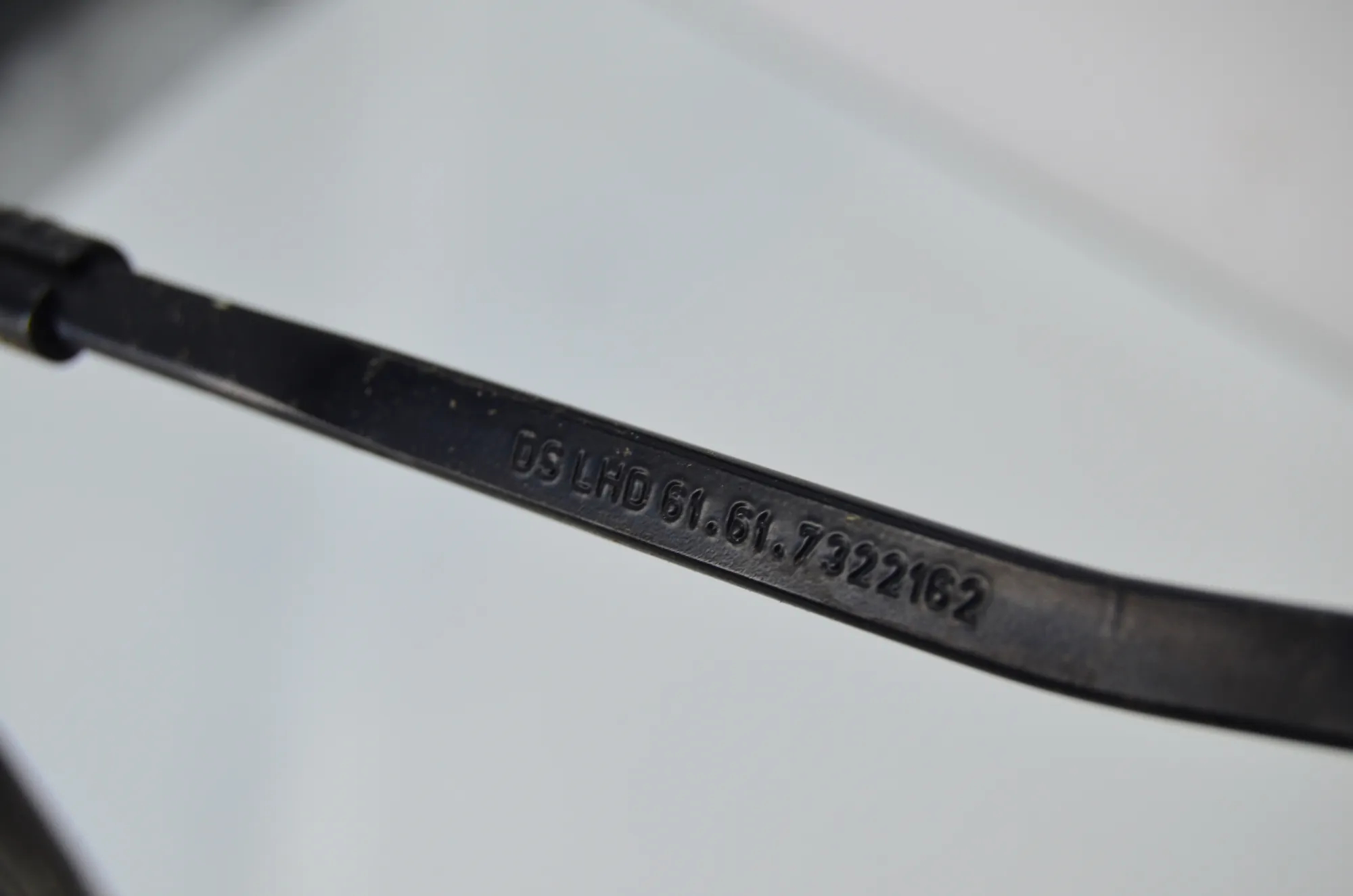 Front Wiper Arms – OEM 7322164 · BMW i3 (I01) Hybrid 2014 – 5