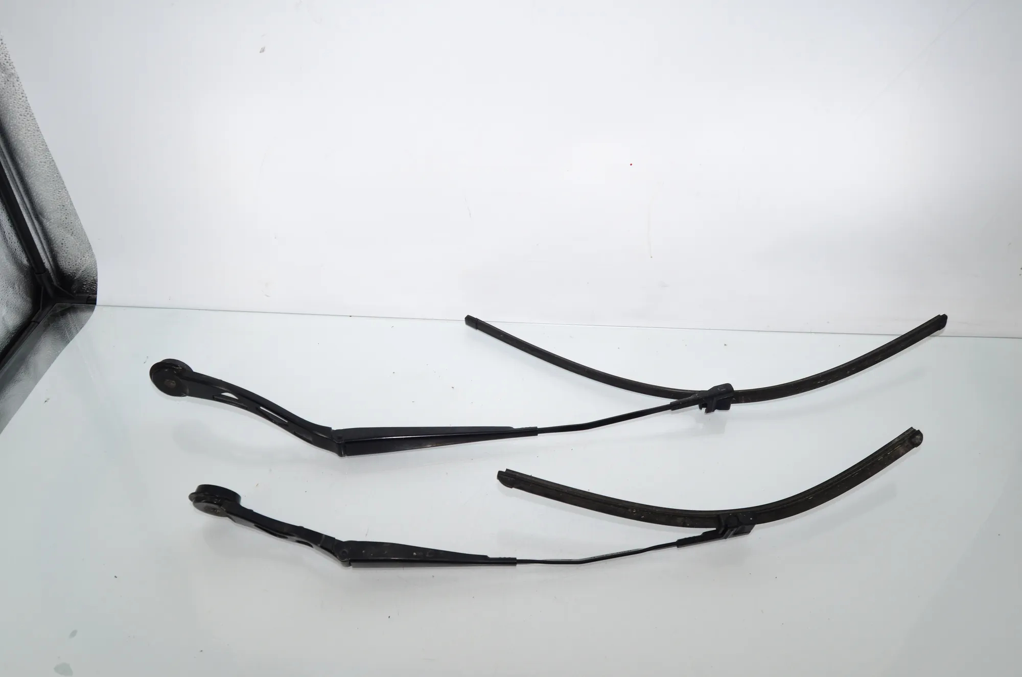 Front Wiper Arms – OEM 7322164 · BMW i3 (I01) Hybrid 2014 – 3