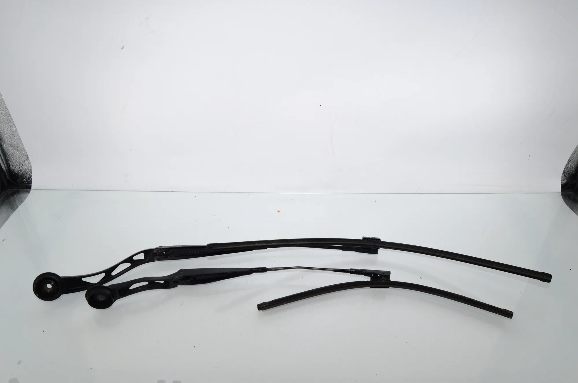 Front Wiper Arms – OEM 7322164 · BMW i3 (I01) Hybrid 2014 – 2