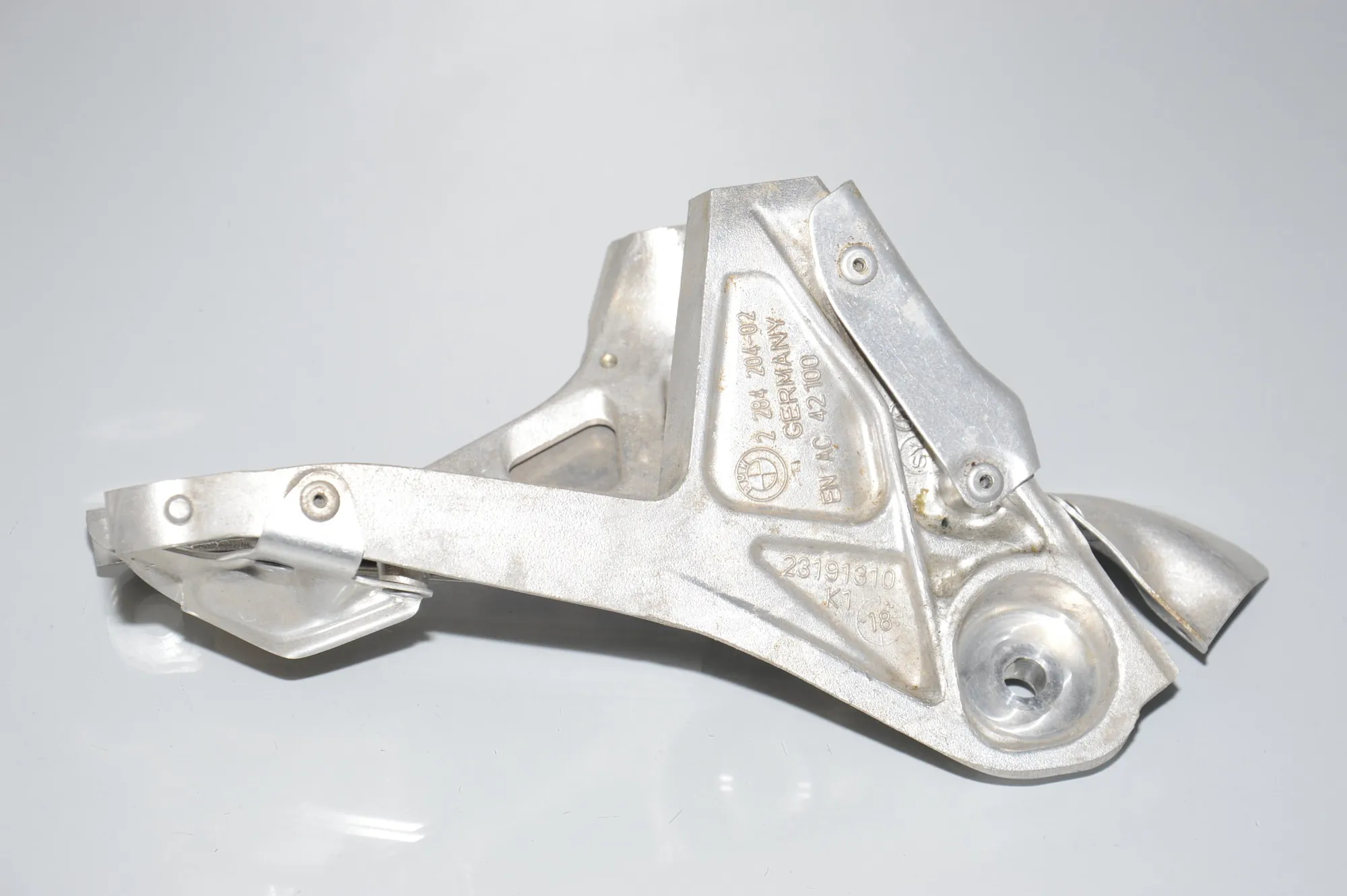 Right Side Engine Bracket – OEM 2284204 · BMW BMW 4 Coupe (F32, F82) 2019 – 3
