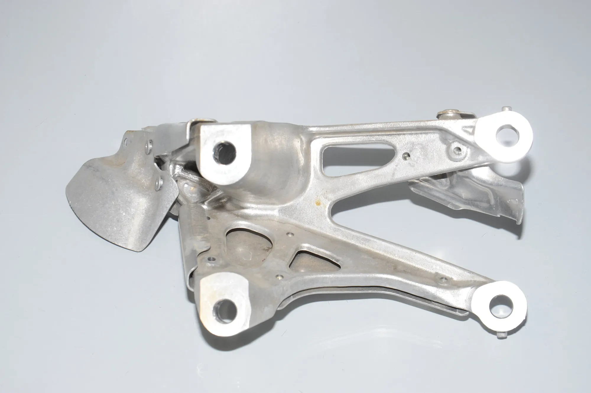 Right Side Engine Bracket – OEM 2284204 · BMW BMW 4 Coupe (F32, F82) 2019 – 2