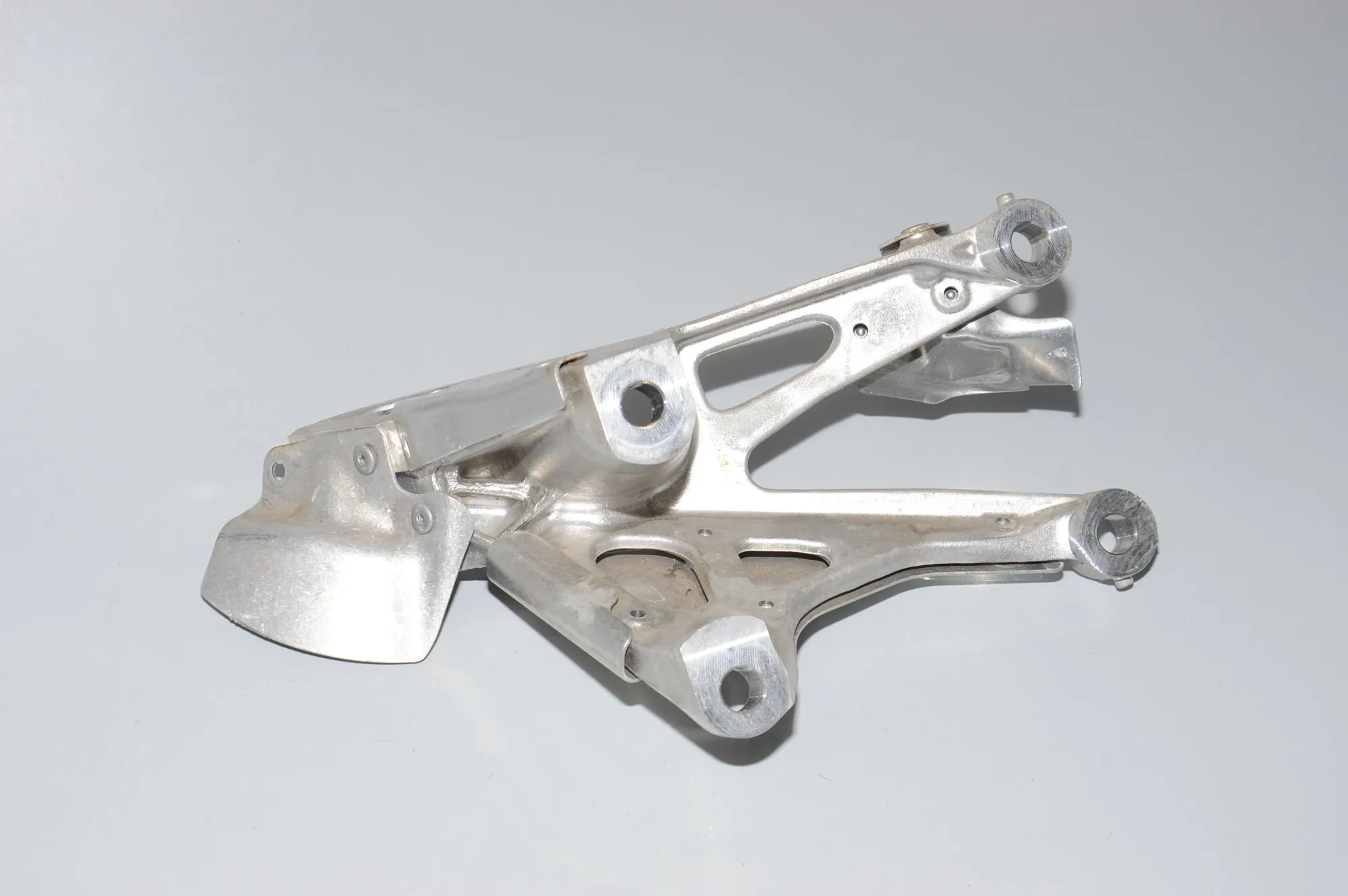 Right Side Engine Bracket – OEM 2284204 · BMW BMW 4 Coupe (F32, F82) 2019 – 4