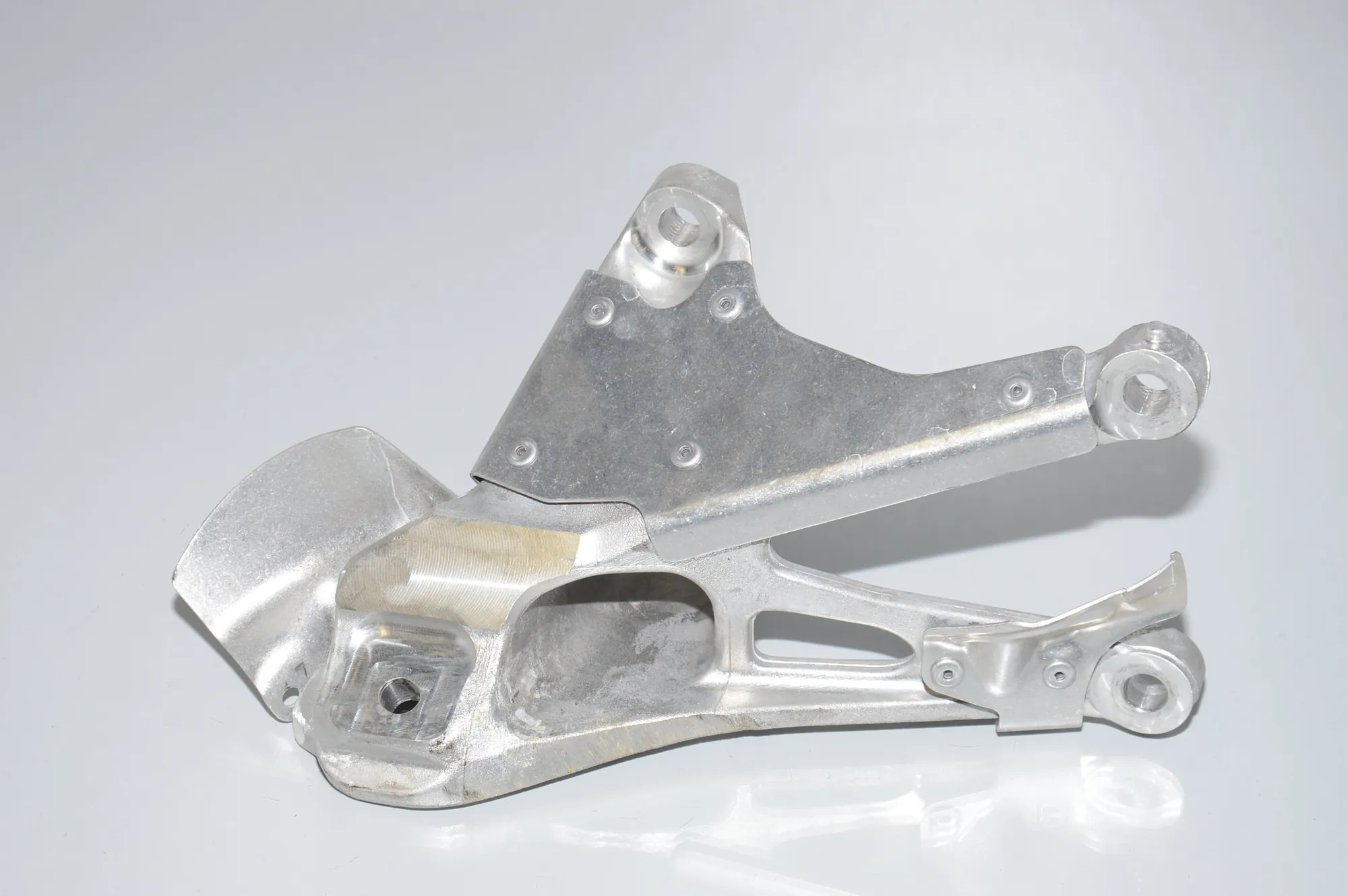 Right Side Engine Bracket – OEM 2284204 · BMW BMW 4 Coupe (F32, F82) 2019