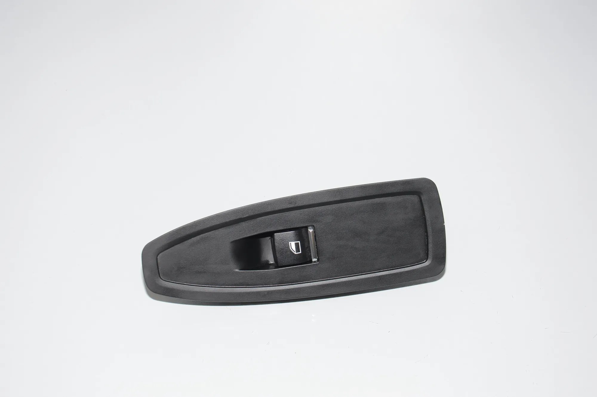 Front Left Door Window Switch – OEM 7403884 · BMW BMW 4 Gran Coupe (F36) 2016