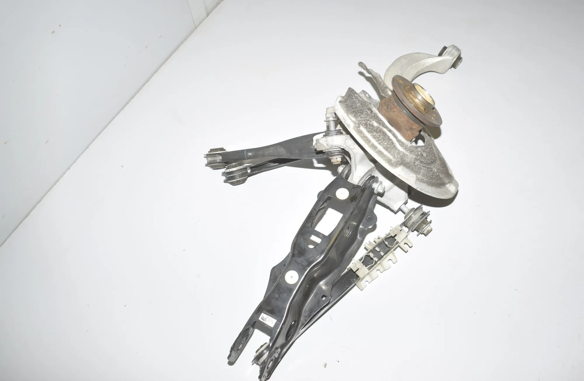 Rear Left Wheel Hub Spindle – OEM 6878029 · BMW BMW 3 (G20, G28) 2019 – 3