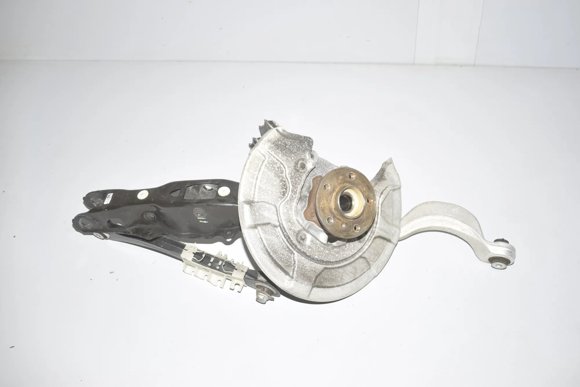 Rear Left Wheel Hub Spindle – OEM 6878029 · BMW BMW 3 (G20, G28) 2019