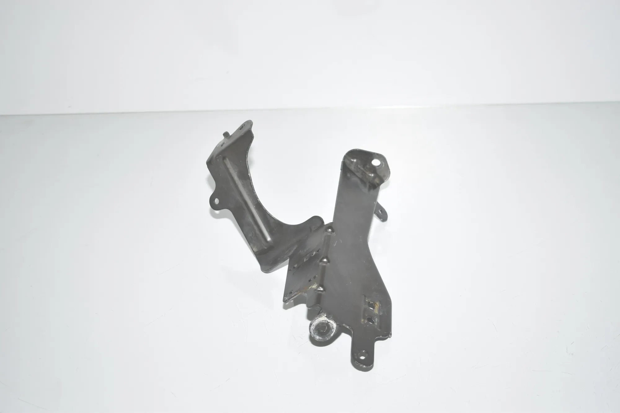 Bracket – OEM 6820736 · BMW BMW 3 (G20, G28) 2019 – 3