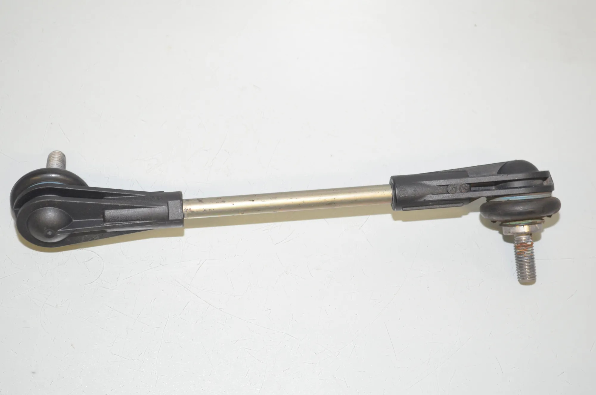 Front Right Stabilizer Link – OEM 6862858 · BMW BMW i3 (I01) 2020 – 3