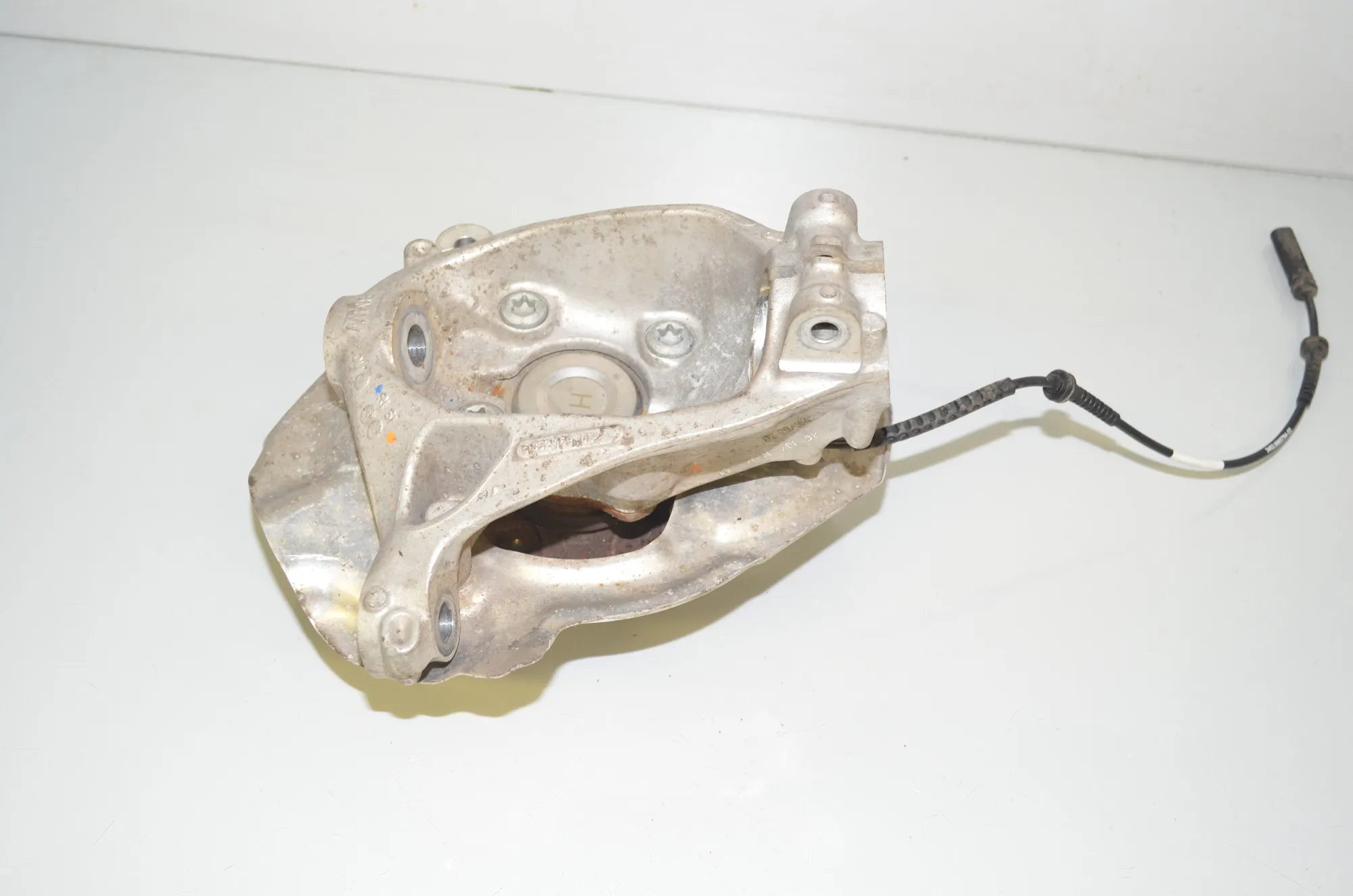 Front Left Wheel Hub – OEM 6852159 · BMW BMW i3 (I01) 2020 – 3