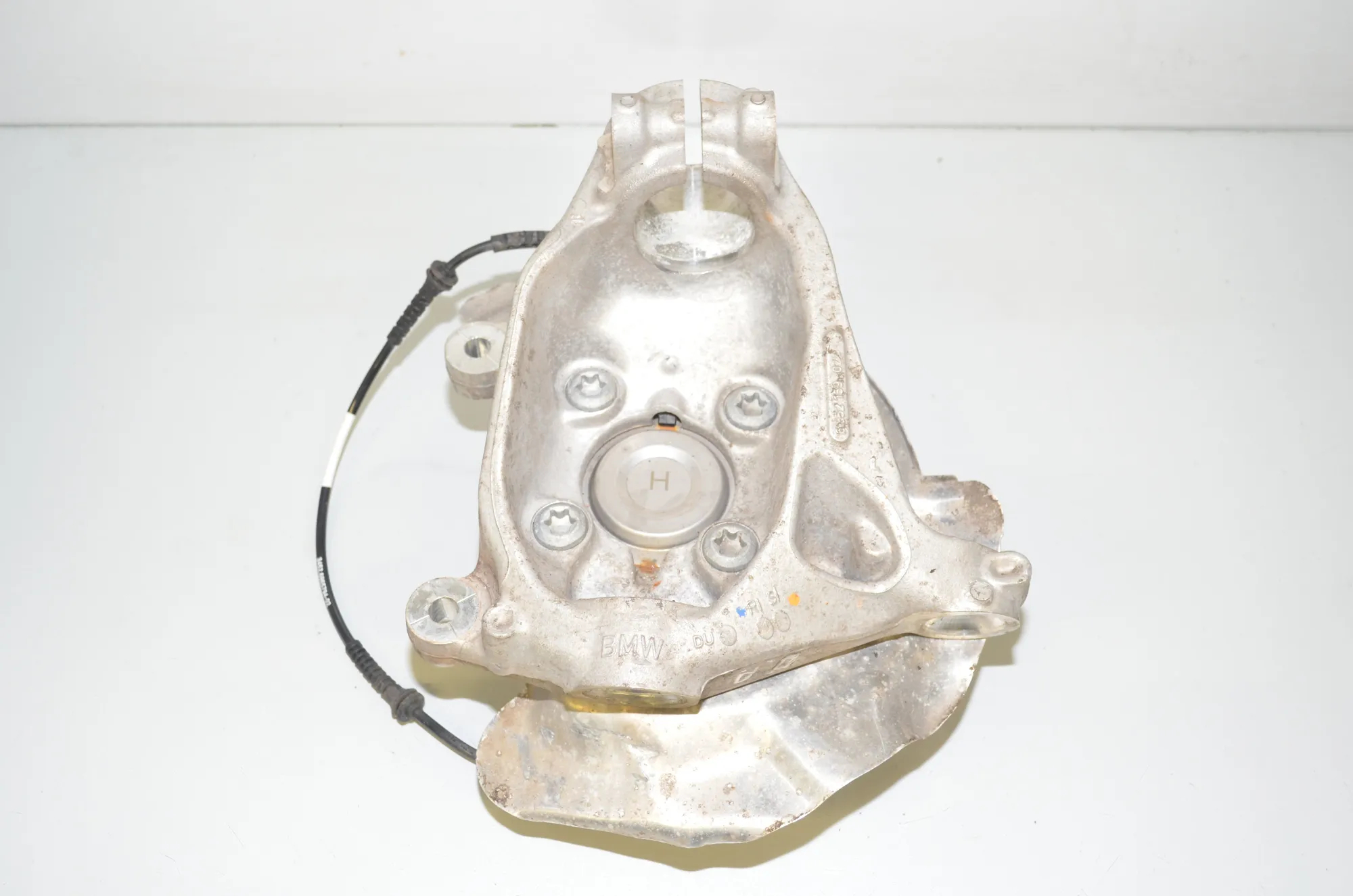Front Left Wheel Hub – OEM 6852159 · BMW BMW i3 (I01) 2020 – 2