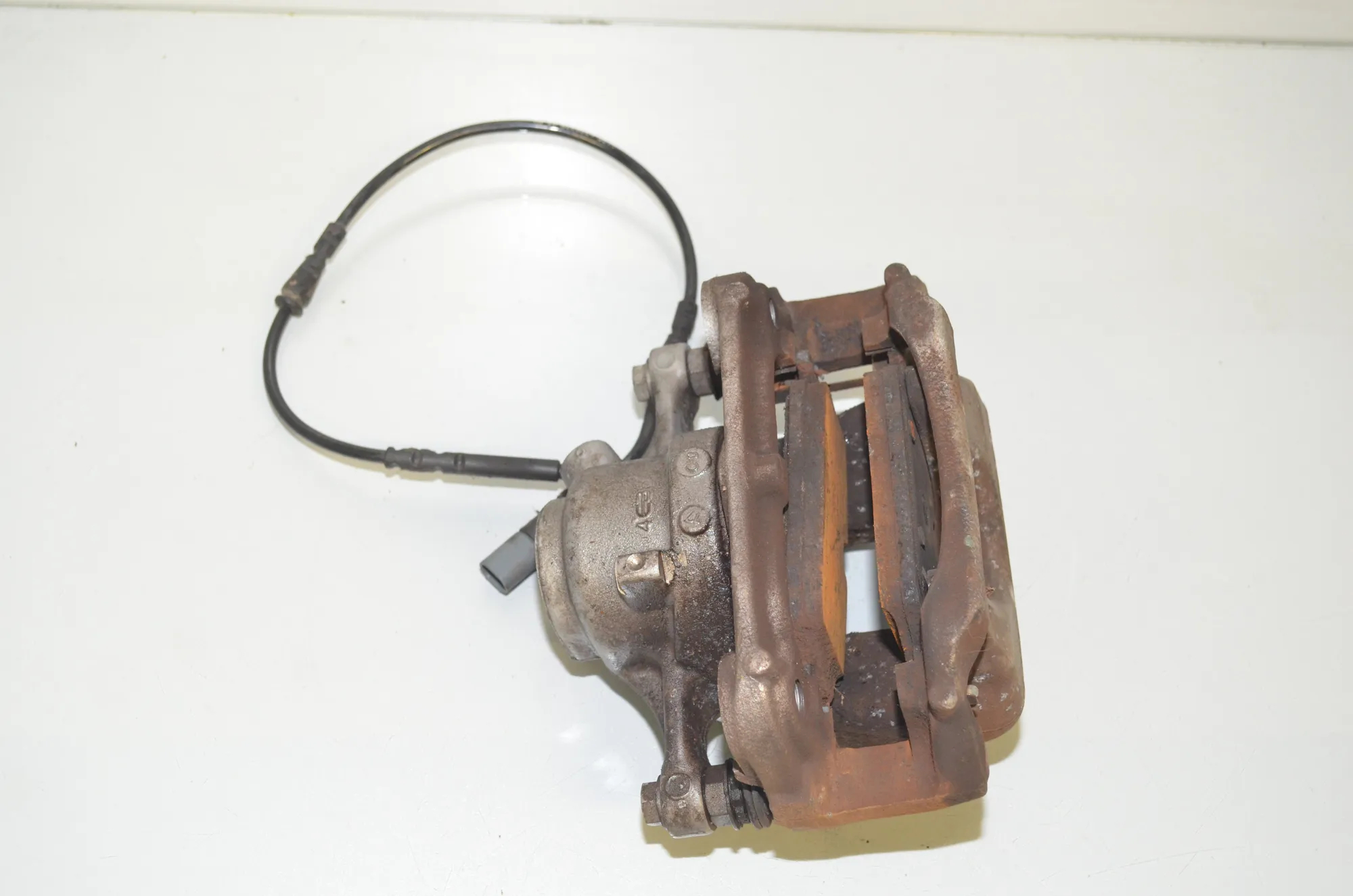 Front Left Brake Caliper – OEM 6860269 · BMW BMW i3 (I01) 2020 – 3